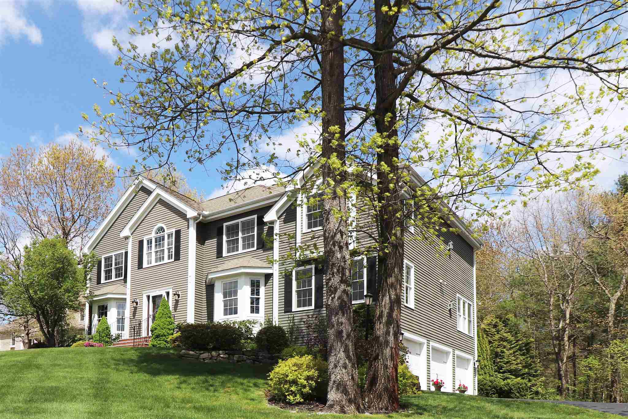Windham, New Hampshire, 03087, United States, 4 Bedrooms Bedrooms, ,3 BathroomsBathrooms,Residential,For Sale,1921691