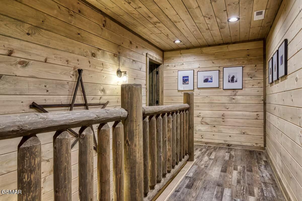 Sevierville, Tennessee, 37862, United States, 5 Bedrooms Bedrooms, ,5 BathroomsBathrooms,Residential,For Sale,2008857