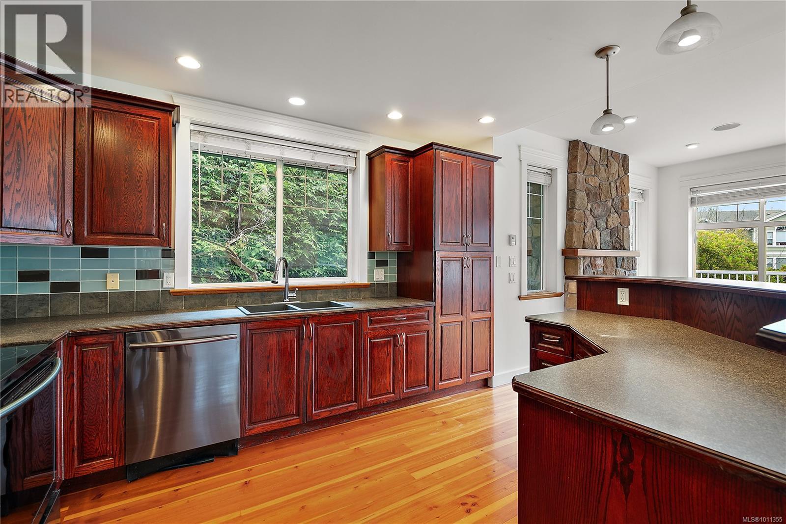LANGFORD, British Columbia, V9C 4L5, CA, 4 Bedrooms Bedrooms, ,4 BathroomsBathrooms,Residential,For Sale,1946861