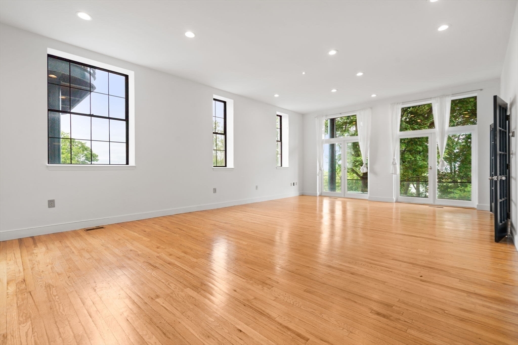 Brookline, Massachusetts, 02446, United States, 3 Bedrooms Bedrooms, ,3 BathroomsBathrooms,Residential,For Sale,1836663