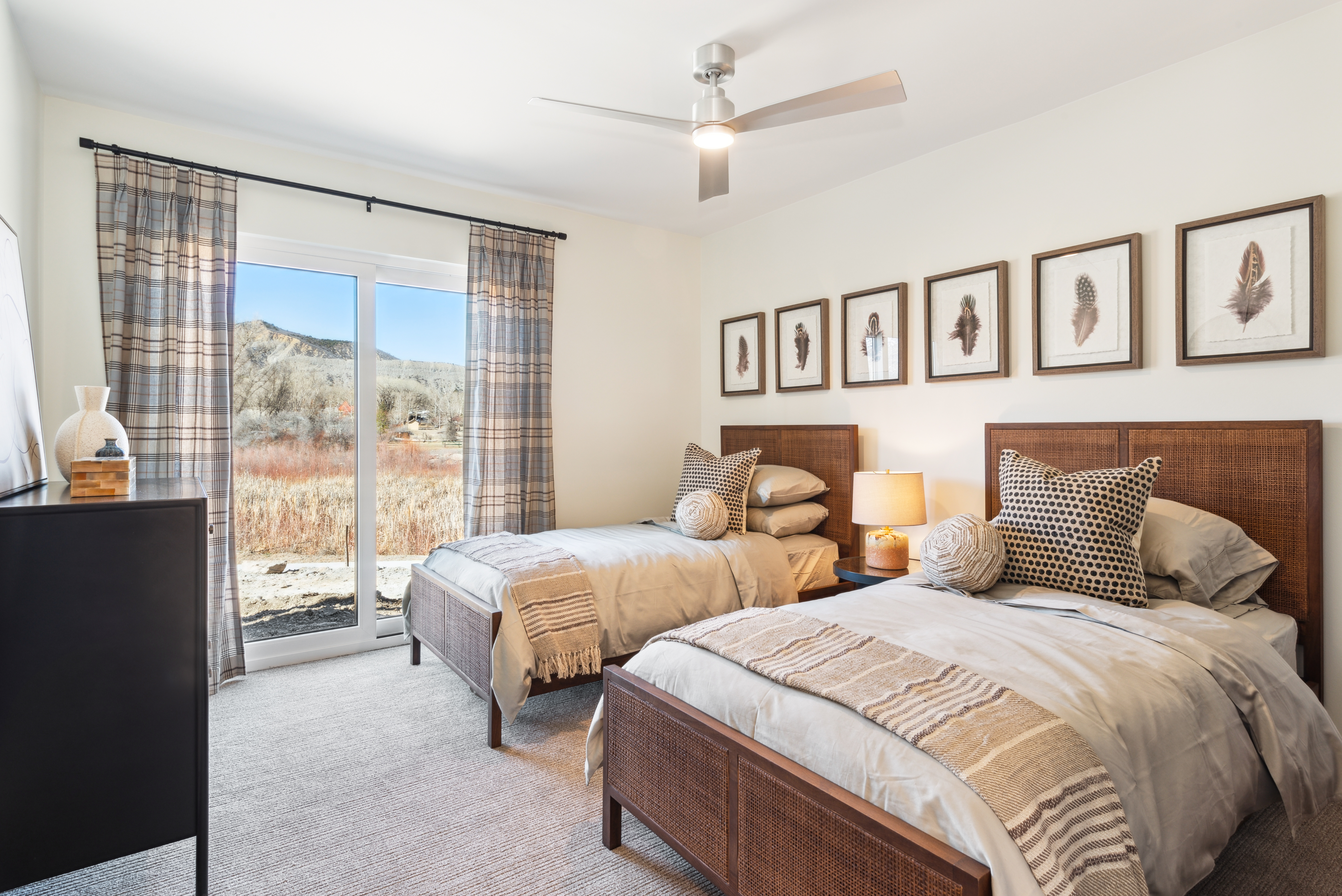  Third Floor Residence Unit with Vaulted Ceilings - 物件實景