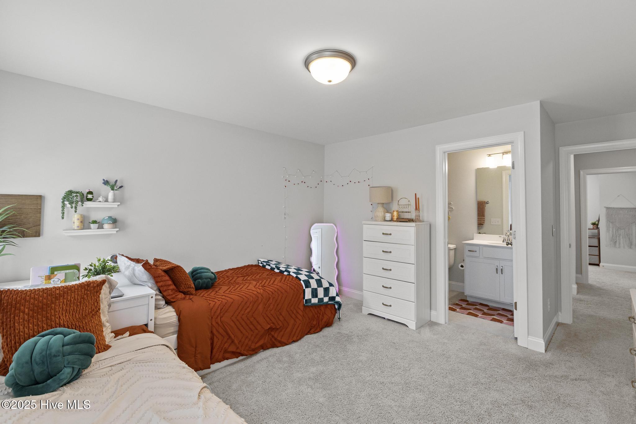 Hampstead, North Carolina, 28443, United States, 5 Bedrooms Bedrooms, ,4 BathroomsBathrooms,Residential,For Sale,1972632