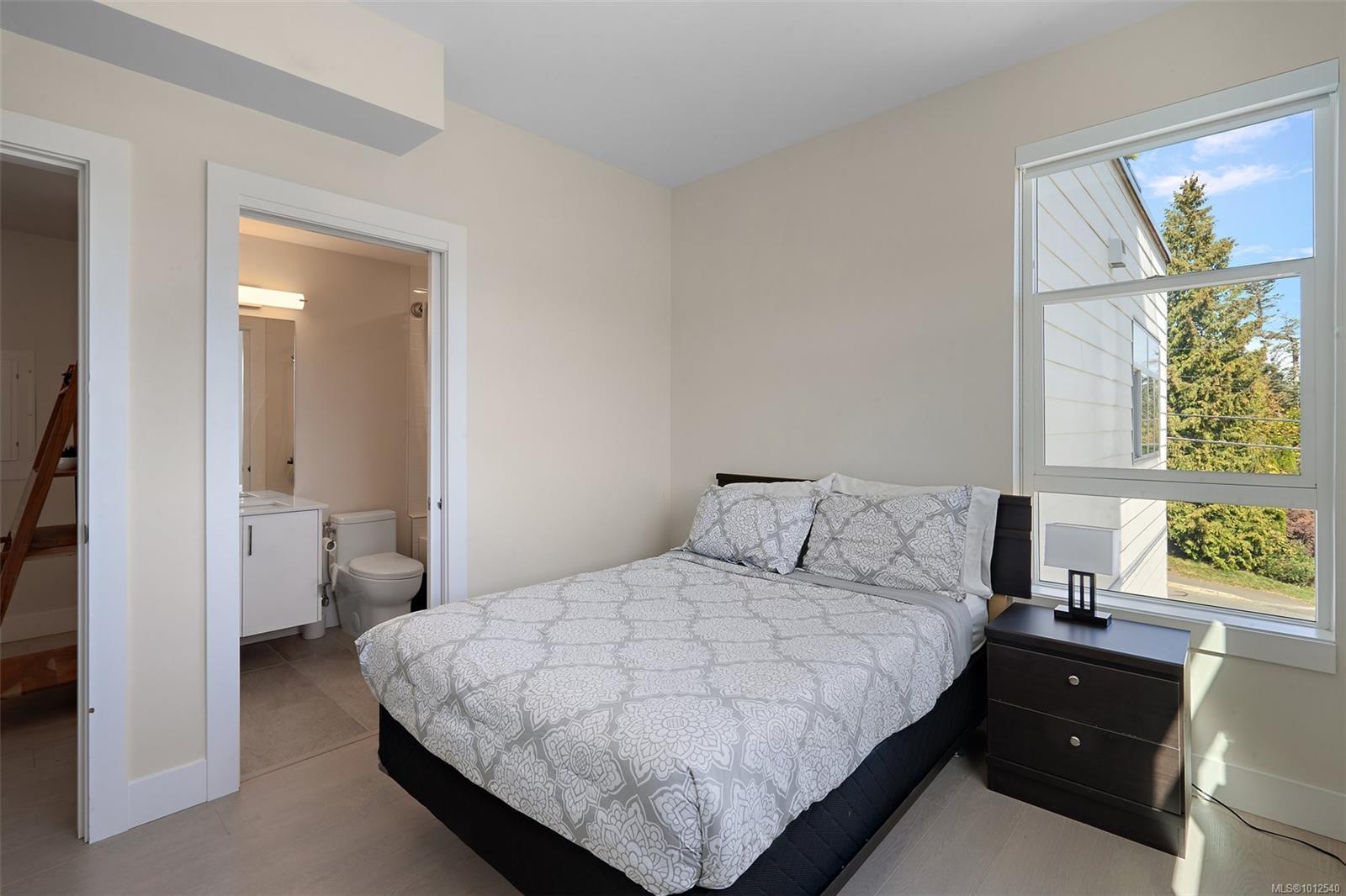 VIEW ROYAL, British Columbia, V9A 2P8, CA, 2 Bedrooms Bedrooms, ,Residential,For Sale,1948032