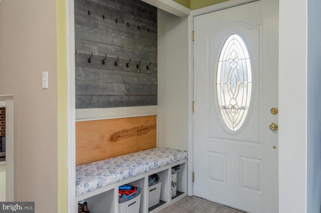 Gore, Virginia, 22637, United States, 4 Bedrooms Bedrooms, ,3 BathroomsBathrooms,Residential,For Sale,1949444