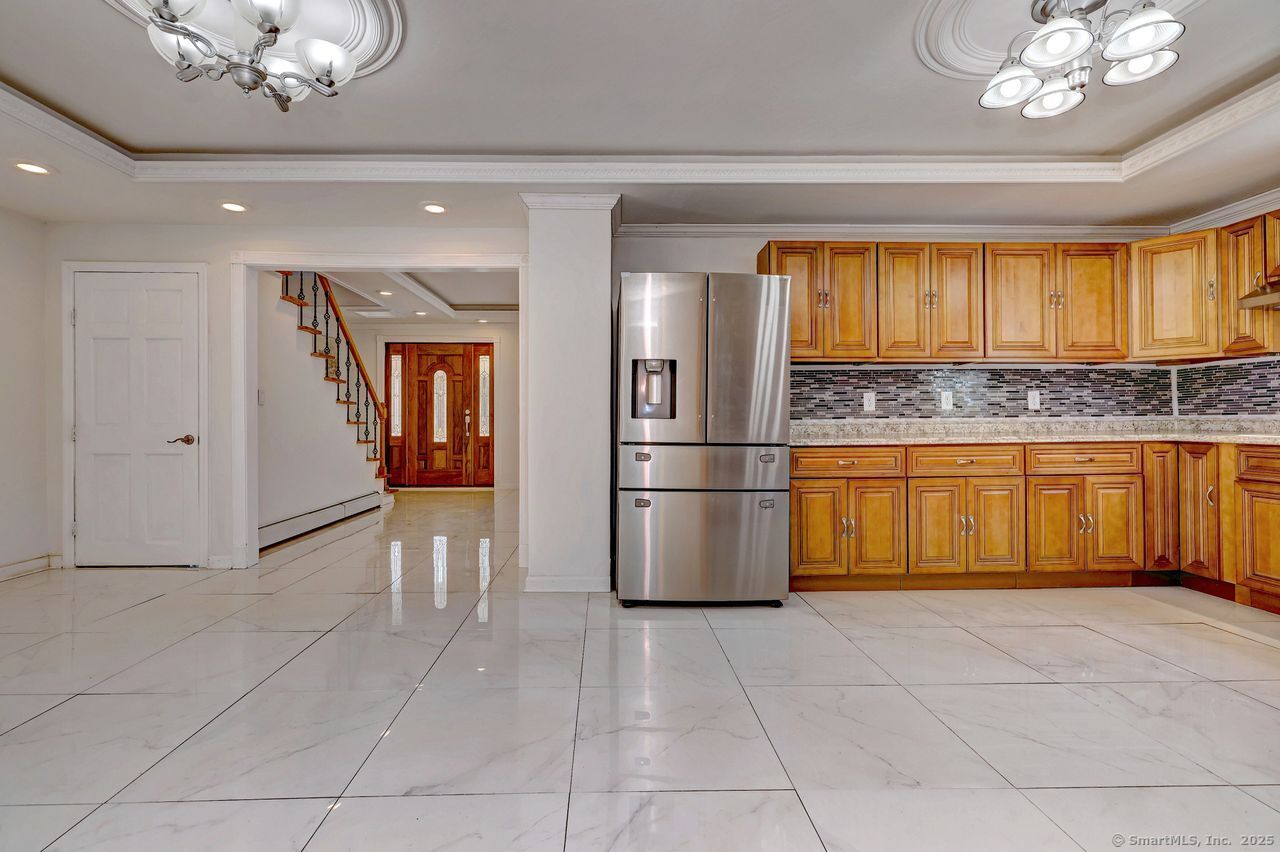 Milford, Connecticut, 06461, United States, 5 Bedrooms Bedrooms, ,2 BathroomsBathrooms,Residential,For Sale,1949907