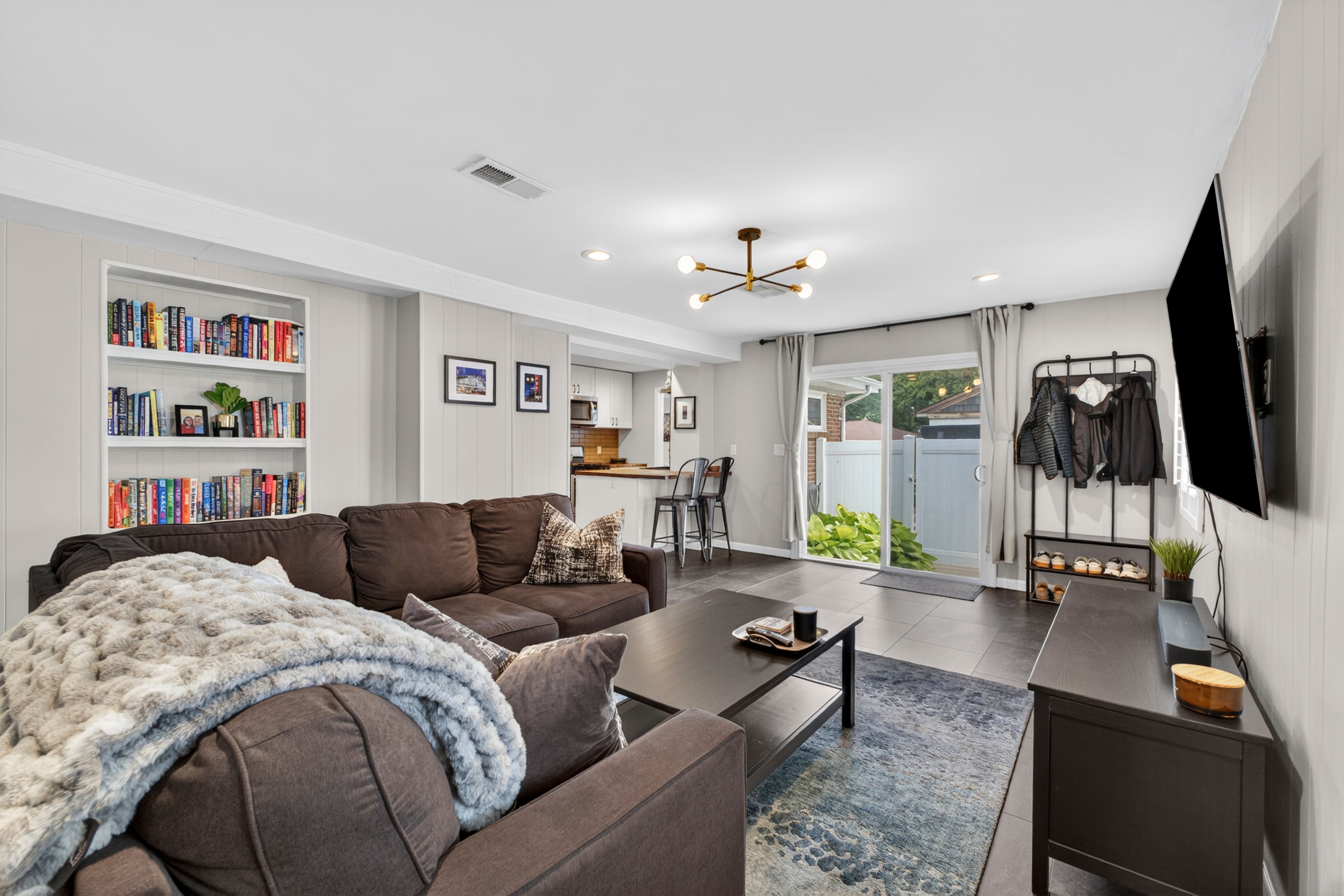  Charming Bright Ranch on a Tranquil Cul-de-Sac with Spacious Living Spaces - 物件實景