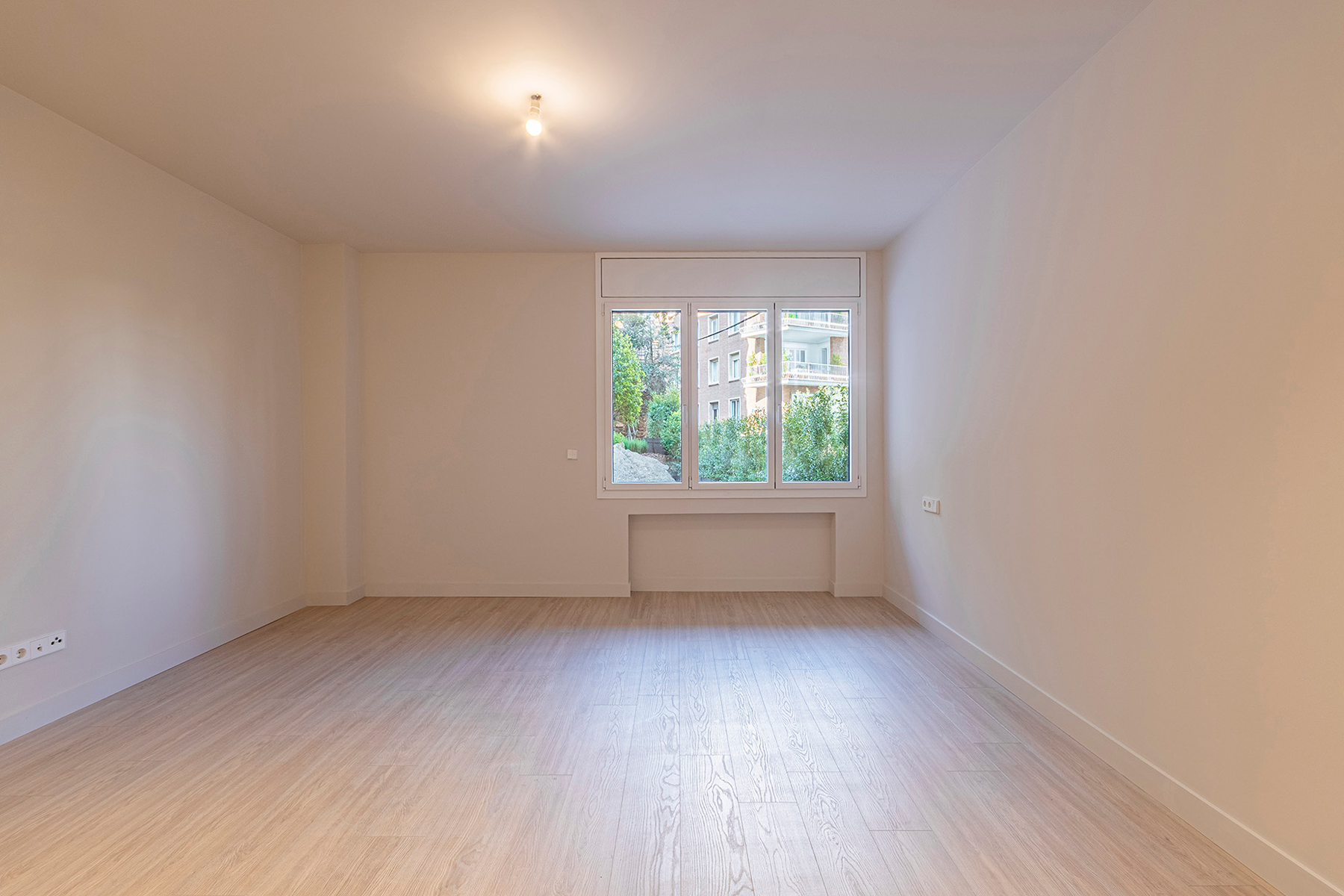  Fantastic renovated flat with large garden at the living room level - 物件實景