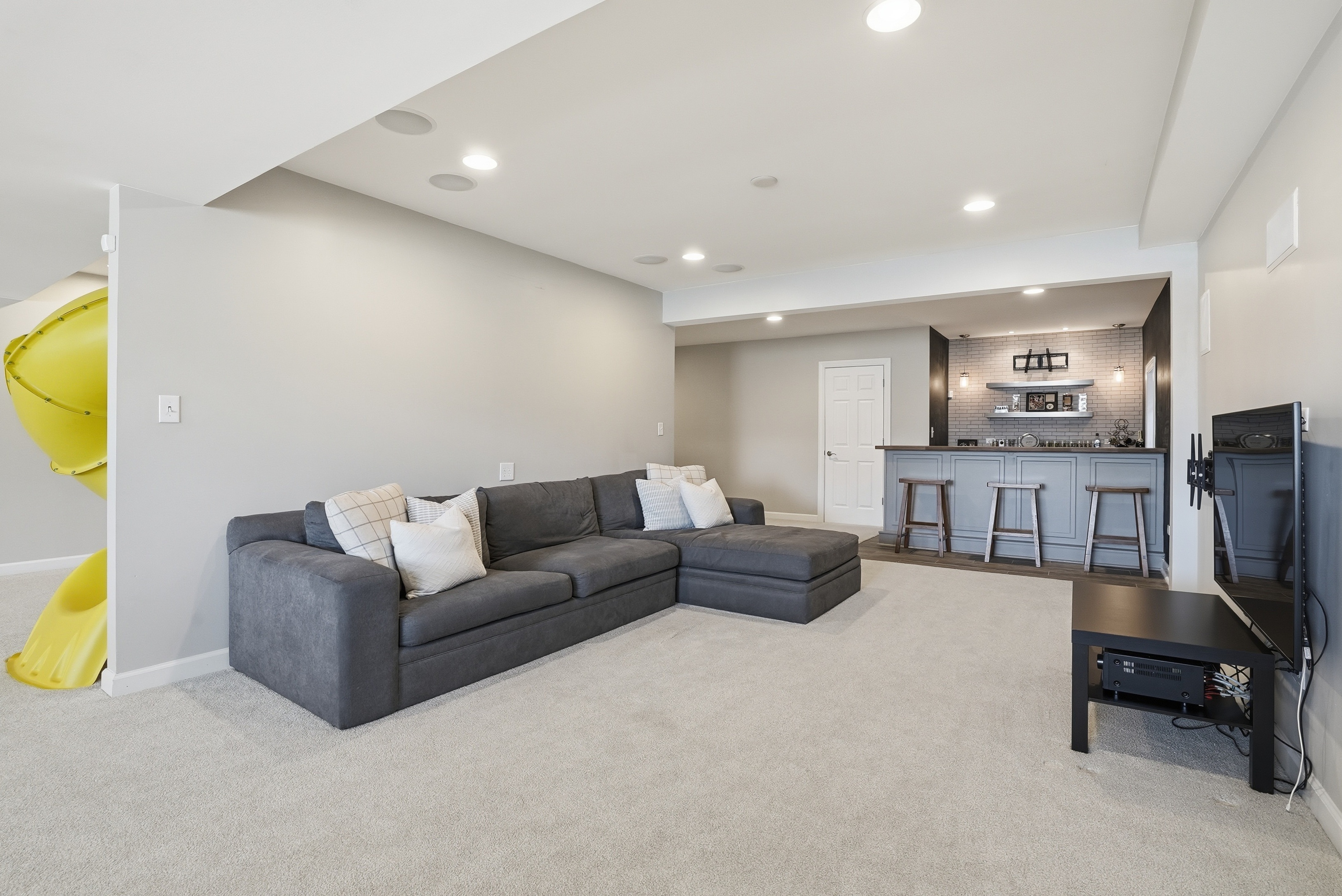  The Crown Jewel of Tall Grass: Waterfront Privacy Meets the Ultimate Layout - 物件實景