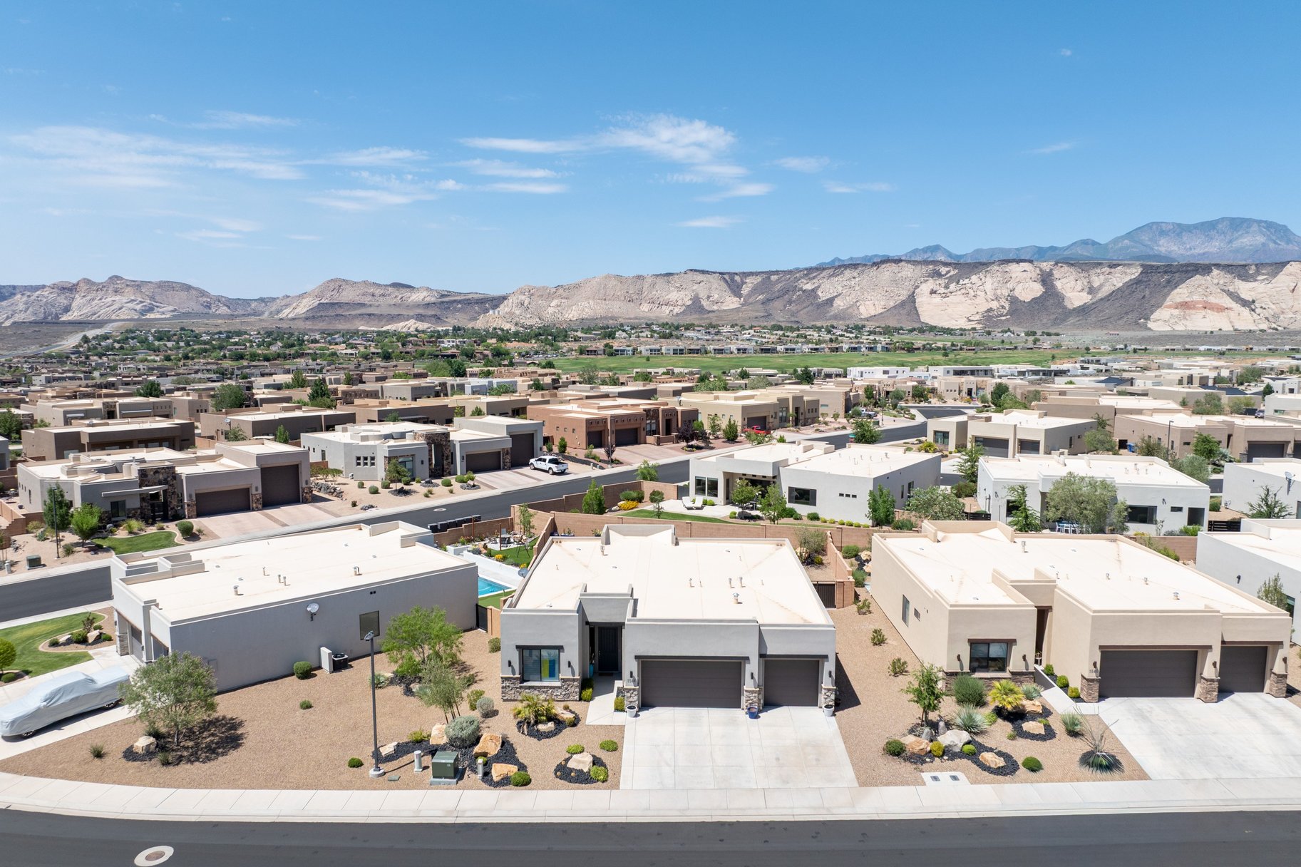  One Level, Private Pool, 3-Car Garage and Views in Pocket Mesa - 物件實景
