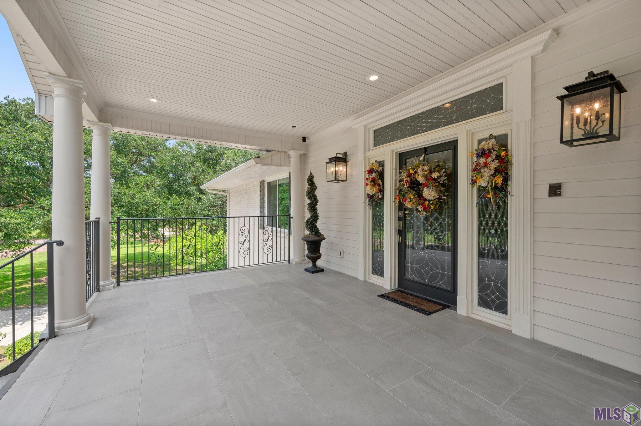 Baton Rouge, Louisiana, 70818, United States, 5 Bedrooms Bedrooms, ,4 BathroomsBathrooms,Residential,For Sale,1899347