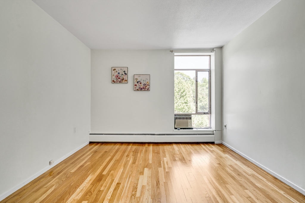 Watertown, Massachusetts, 02472, United States, 2 Bedrooms Bedrooms, ,1 BathroomBathrooms,Residential,For Sale,1865880