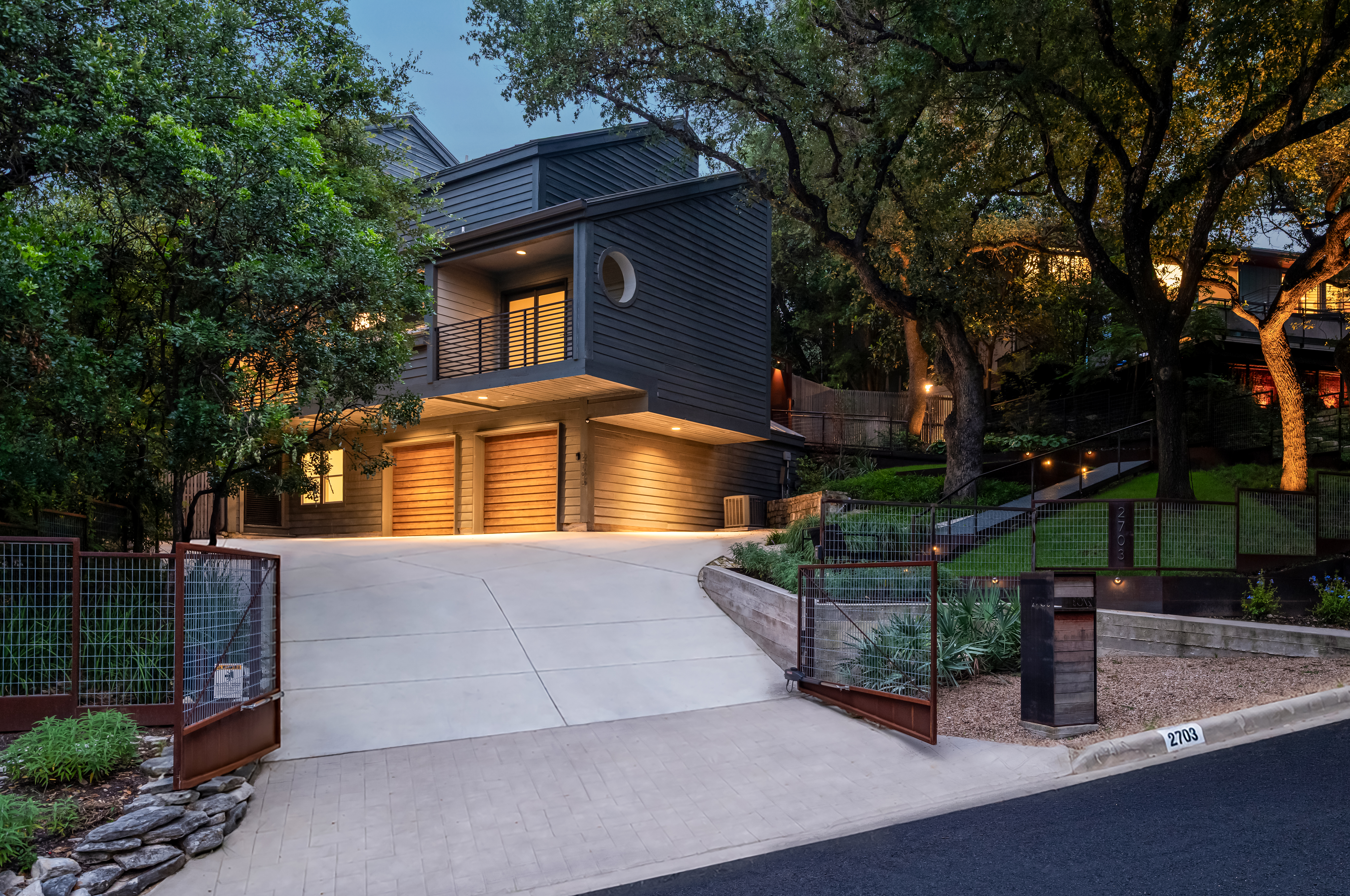  Tarrytown Home with Personality, Privacy, and a Pool - 物件實景