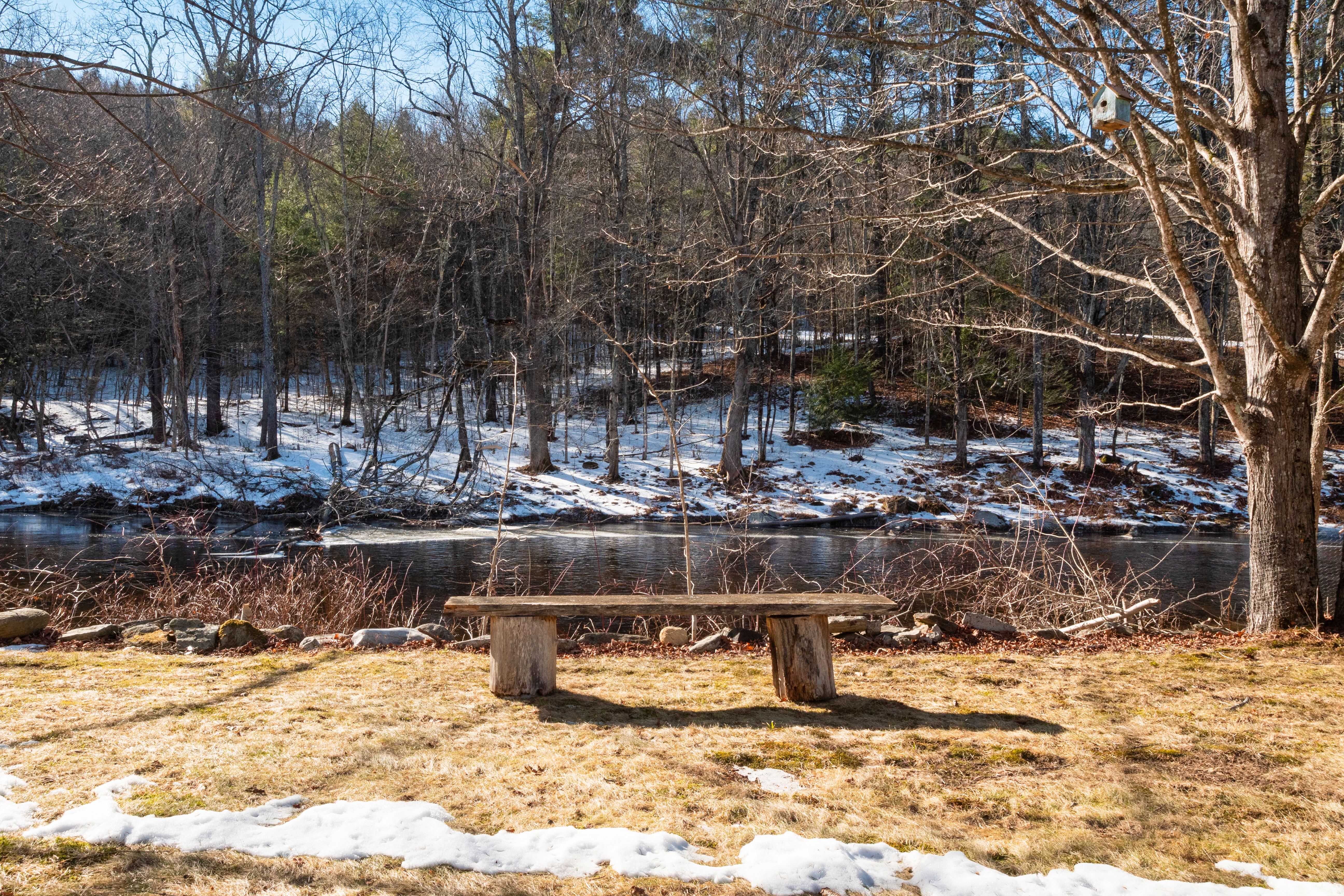  On the Wild and Scenic Farmington River, at the End of a Quiet Road, a House Ful - 物件實景