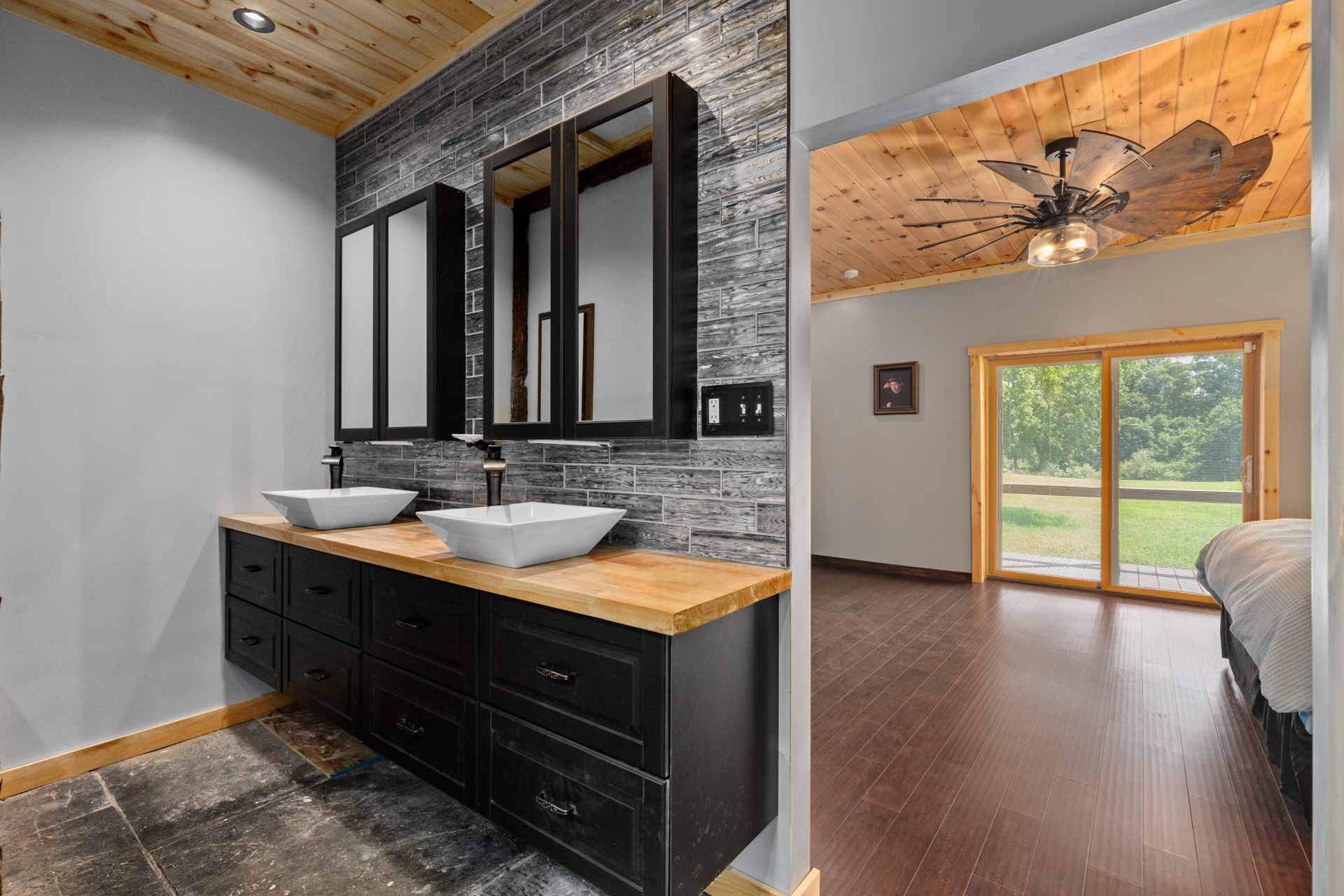 Sawyerville, Illinois, 62085, United States, 3 Bedrooms Bedrooms, ,3 BathroomsBathrooms,Residential,For Sale,1983807