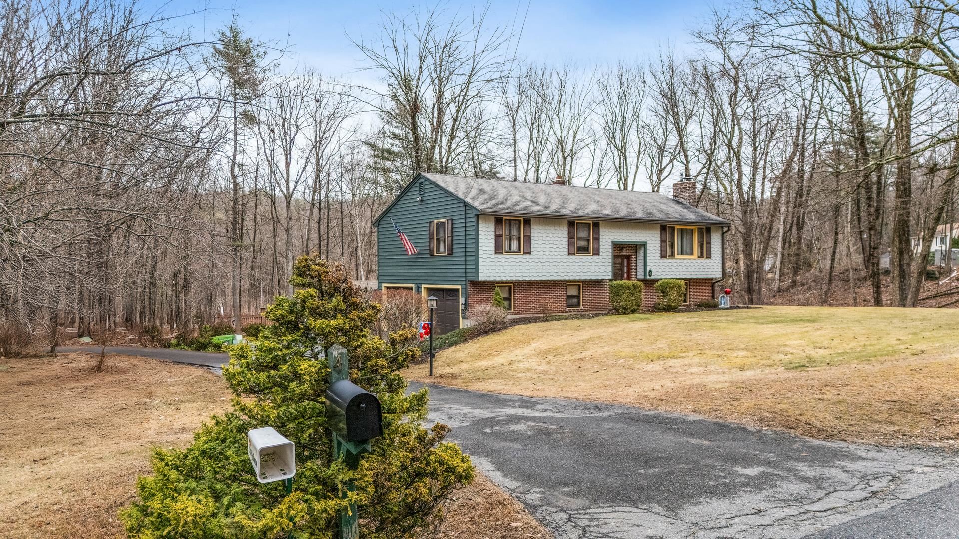 Derry, New Hampshire, 03038, United States, 3 Bedrooms Bedrooms, ,2 BathroomsBathrooms,Residential,For Sale,1935840