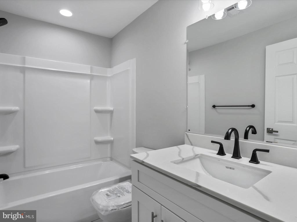 Woodstock, Virginia, 22664, United States, 5 Bedrooms Bedrooms, ,3 BathroomsBathrooms,Residential,For Sale,1982458