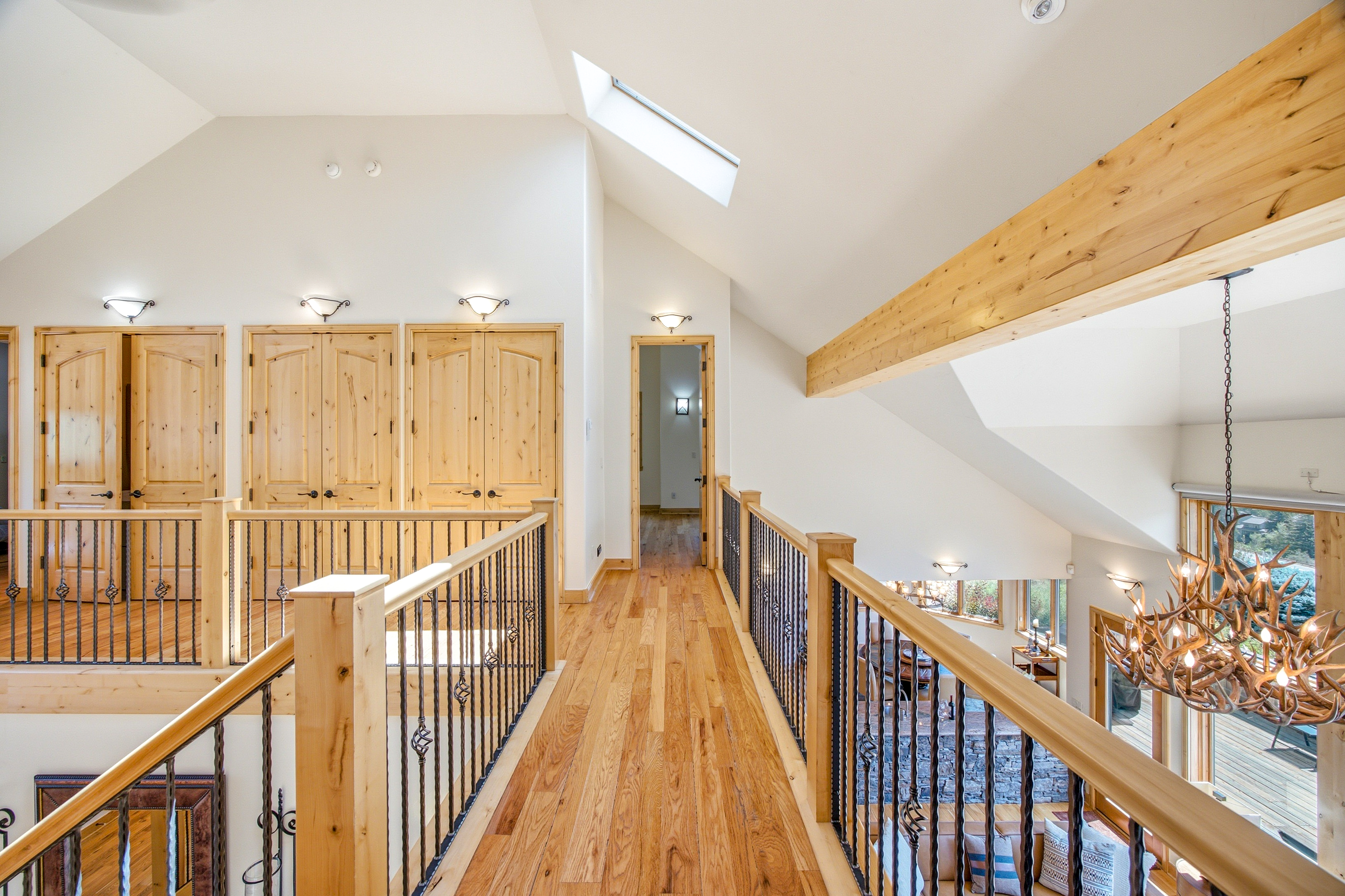  Custom-built, Single-family Home in the Exclusive Grand Traverse Neighborhood - 物件實景