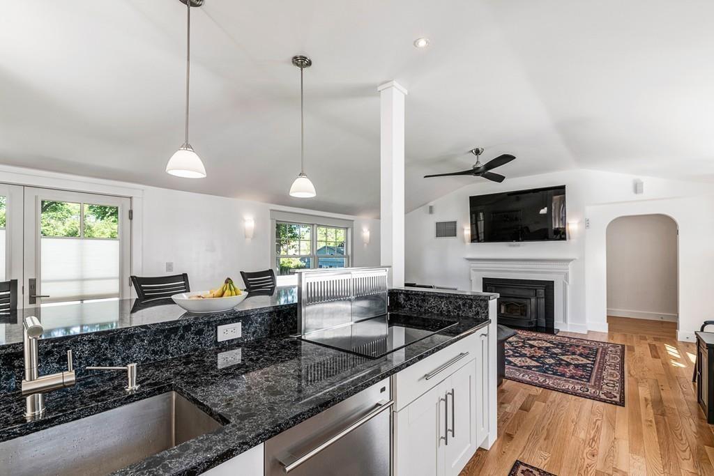 Hamilton, Massachusetts, 01982, United States, 2 Bedrooms Bedrooms, ,1 BathroomBathrooms,Residential,For Sale,1921936