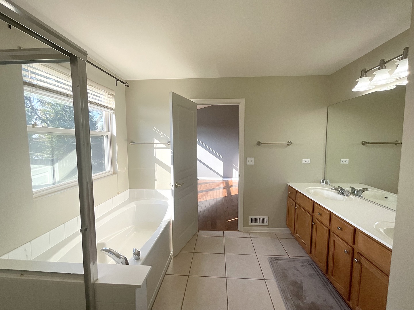 Bolingbrook, Illinois, 60490, United States, 4 Bedrooms Bedrooms, ,3 BathroomsBathrooms,Residential,For Sale,1958387