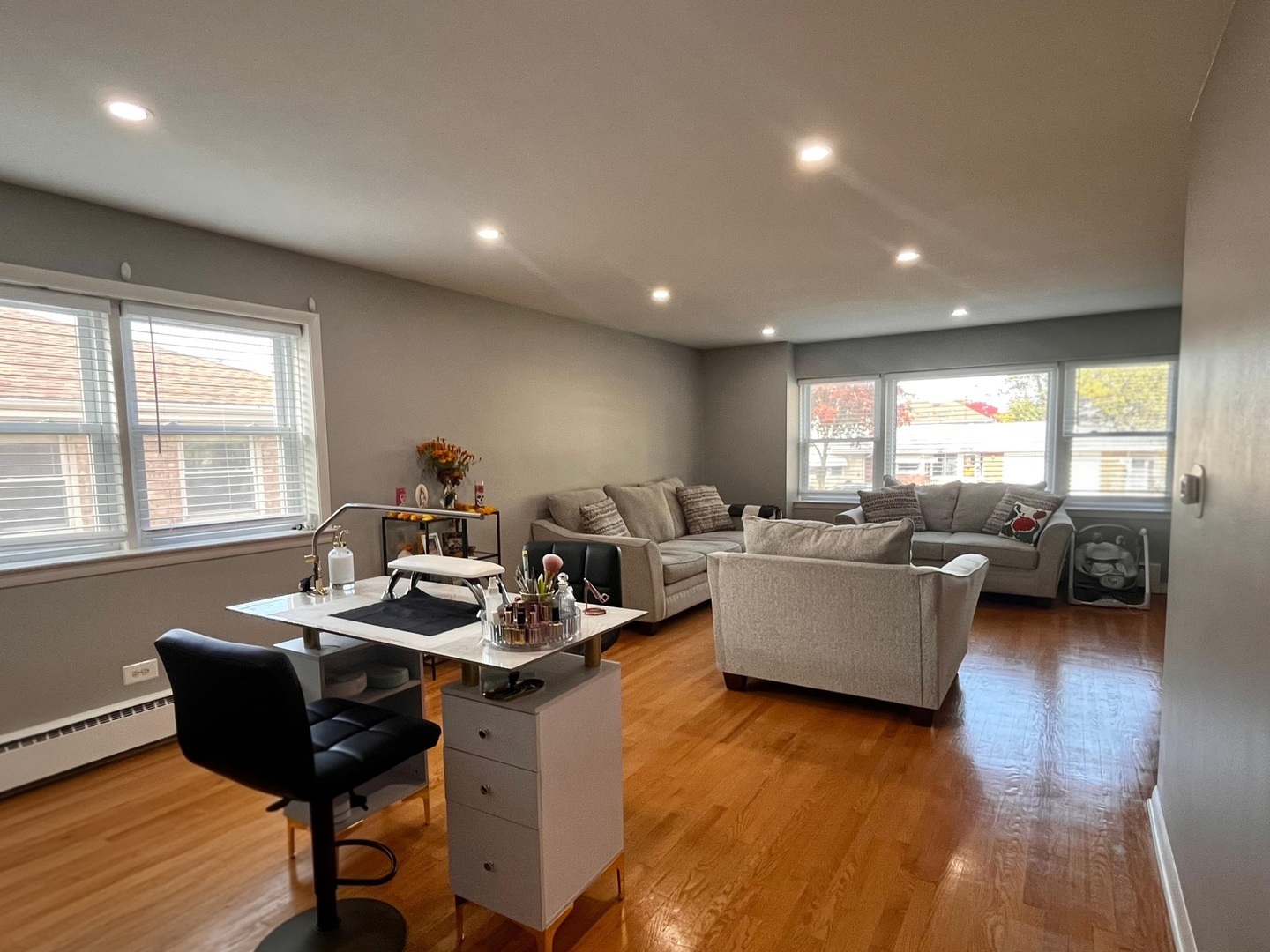 Niles, Illinois, 60714, United States, 5 Bedrooms Bedrooms, ,Residential,For Sale,1990948