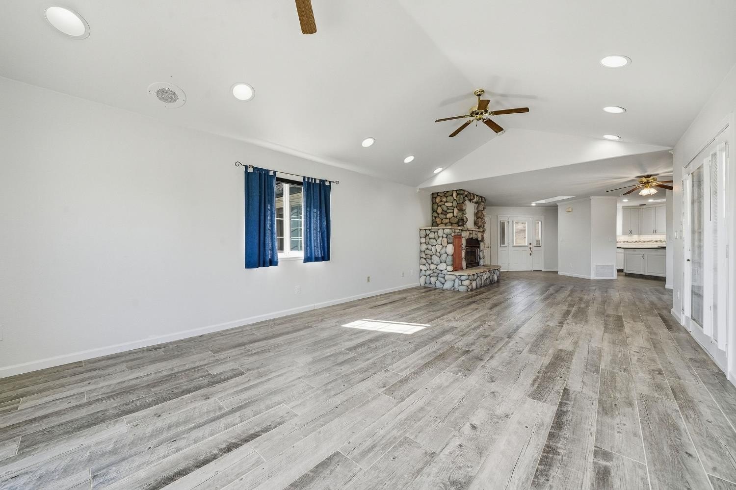 Valley Springs, California, 95252, United States, 3 Bedrooms Bedrooms, ,3 BathroomsBathrooms,Residential,For Sale,1983340