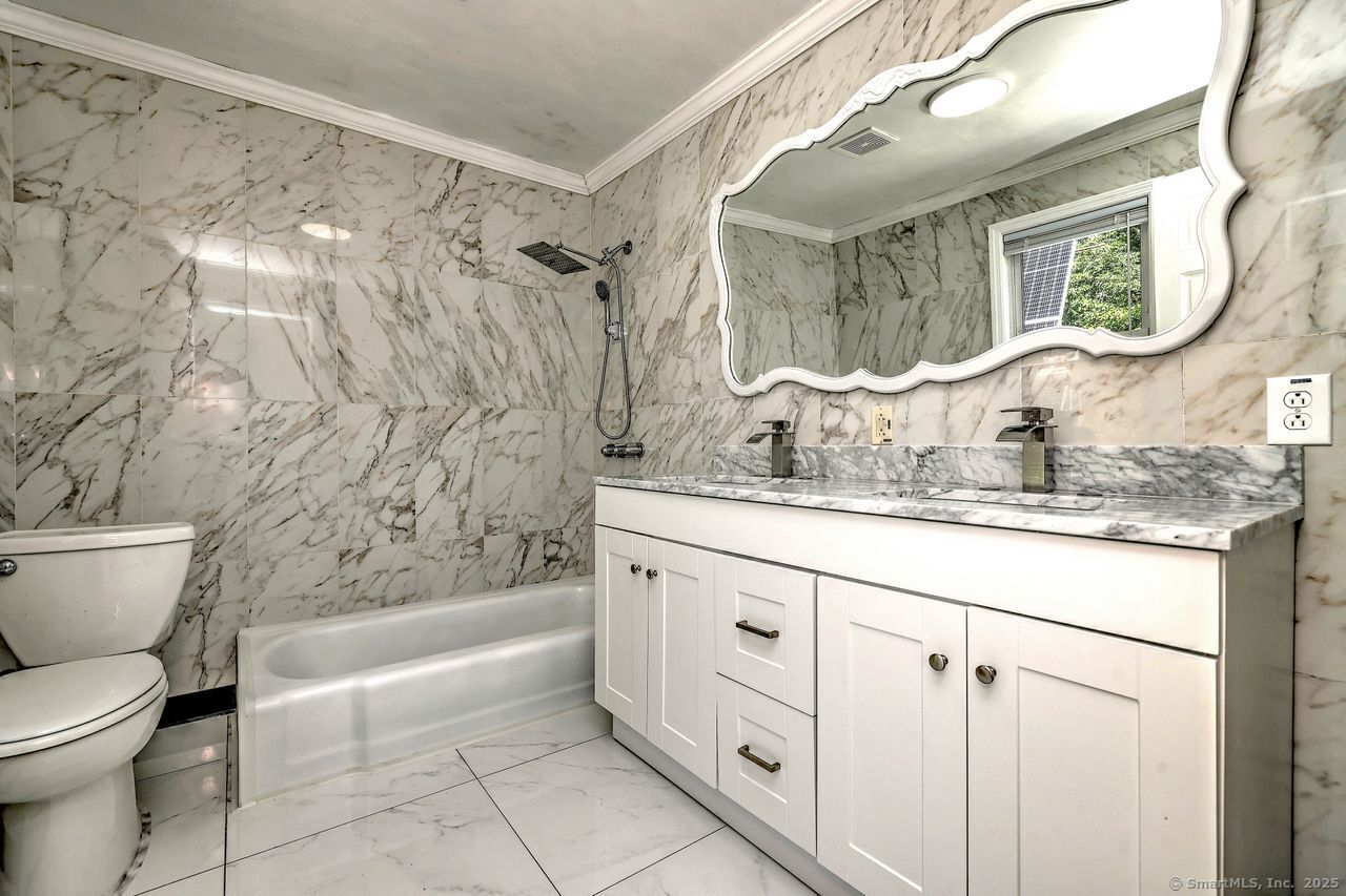 Milford, Connecticut, 06461, United States, 5 Bedrooms Bedrooms, ,2 BathroomsBathrooms,Residential,For Sale,1949907