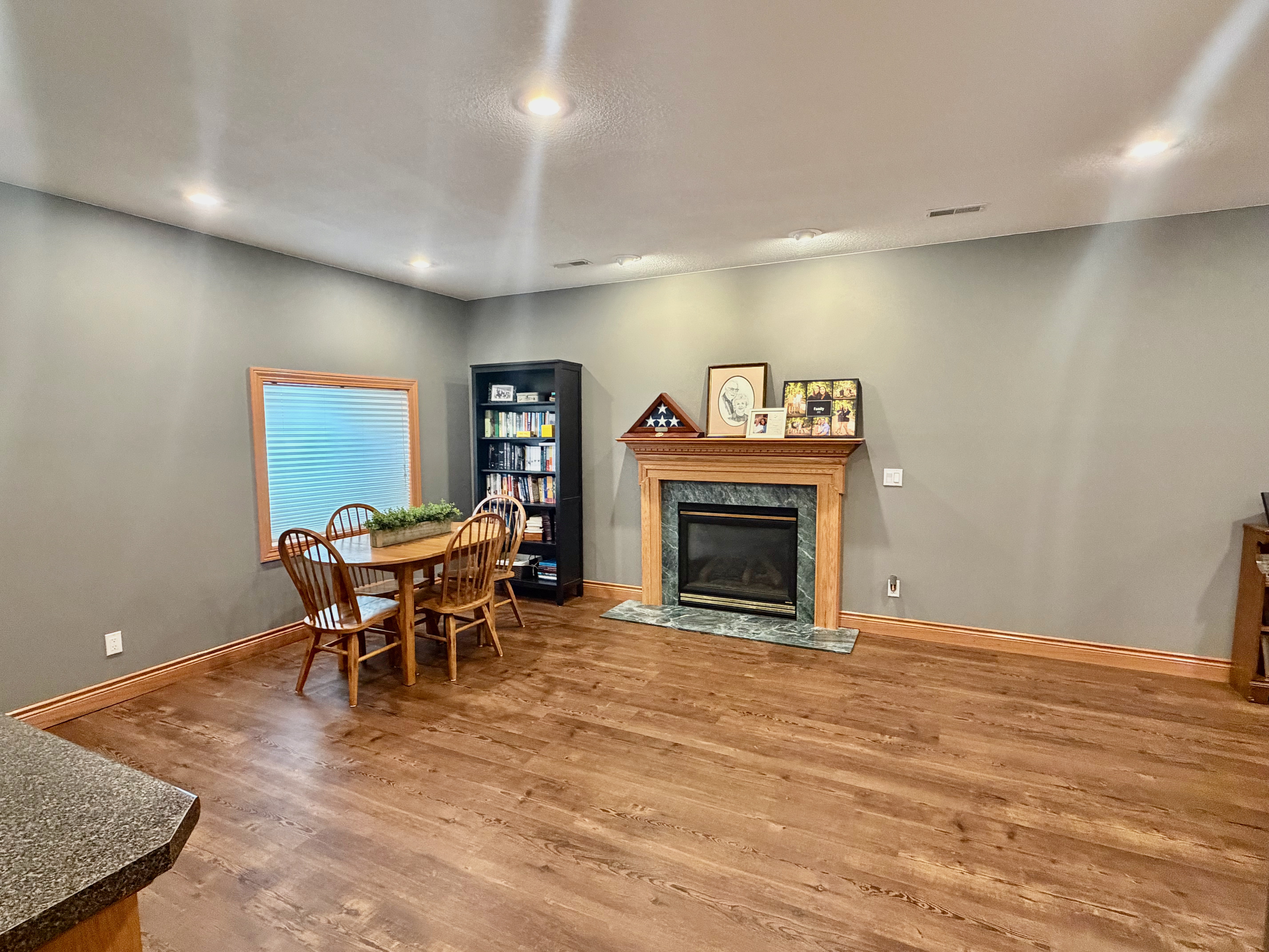 Effingham, Illinois, 62401, United States, 5 Bedrooms Bedrooms, ,5 BathroomsBathrooms,Residential,For Sale,1981428