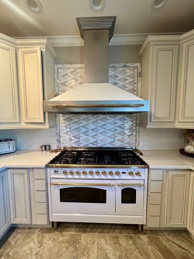 Prestonsburg, Kentucky, 41653, United States, 4 Bedrooms Bedrooms, ,4 BathroomsBathrooms,Residential,For Sale,1978376