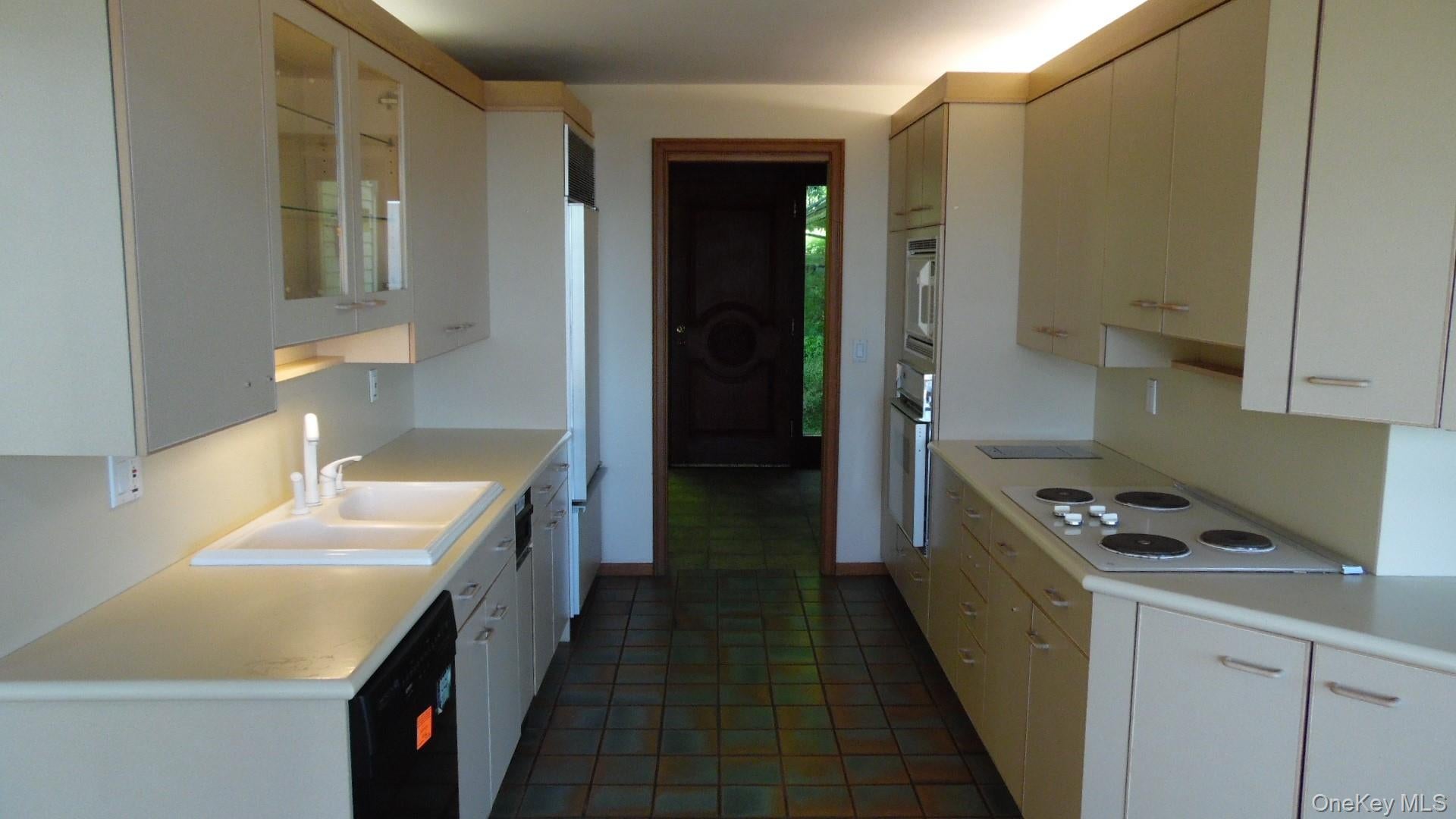 Cornwall On Hudson, New York, 12520, United States, 5 Bedrooms Bedrooms, ,4 BathroomsBathrooms,Residential,For Sale,1979674