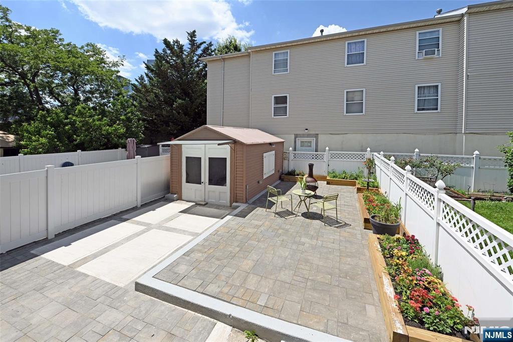 Jersey City, New Jersey, 07306, United States, 9 Bedrooms Bedrooms, ,6 BathroomsBathrooms,Residential,For Sale,1926264