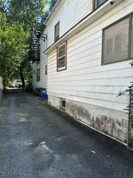 Irvington Twp., New Jersey, 07111, United States, 6 Bedrooms Bedrooms, ,4 BathroomsBathrooms,Residential,For Sale,1947988