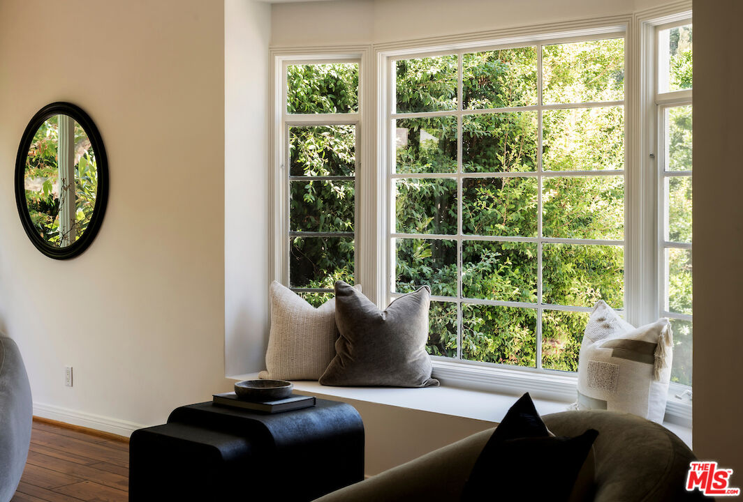 Los Angeles, California, 90068, United States, 4 Bedrooms Bedrooms, ,4 BathroomsBathrooms,Residential,For Sale,1938663