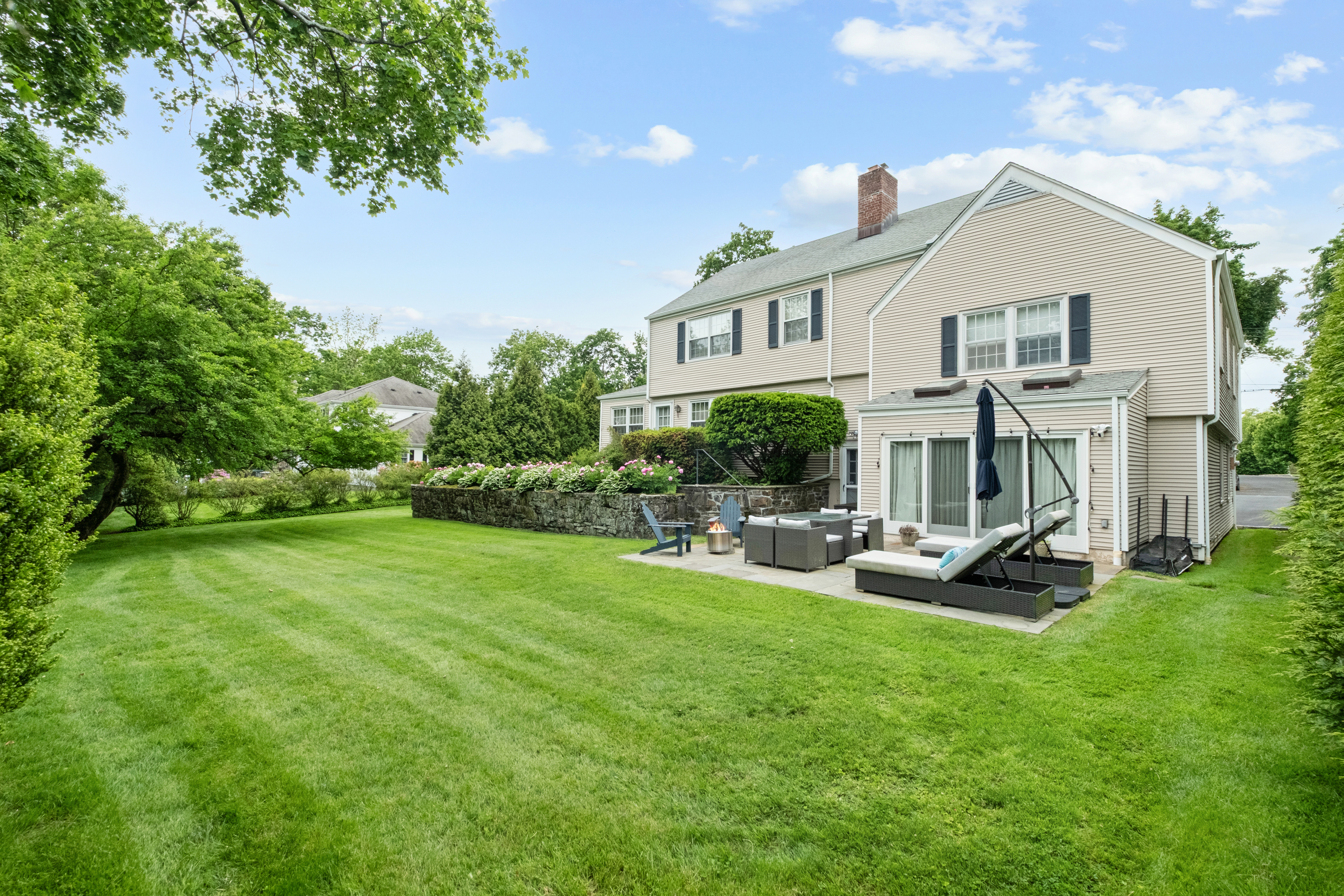  Beautifully Updated, Sun-Drenched Home - 物件實景