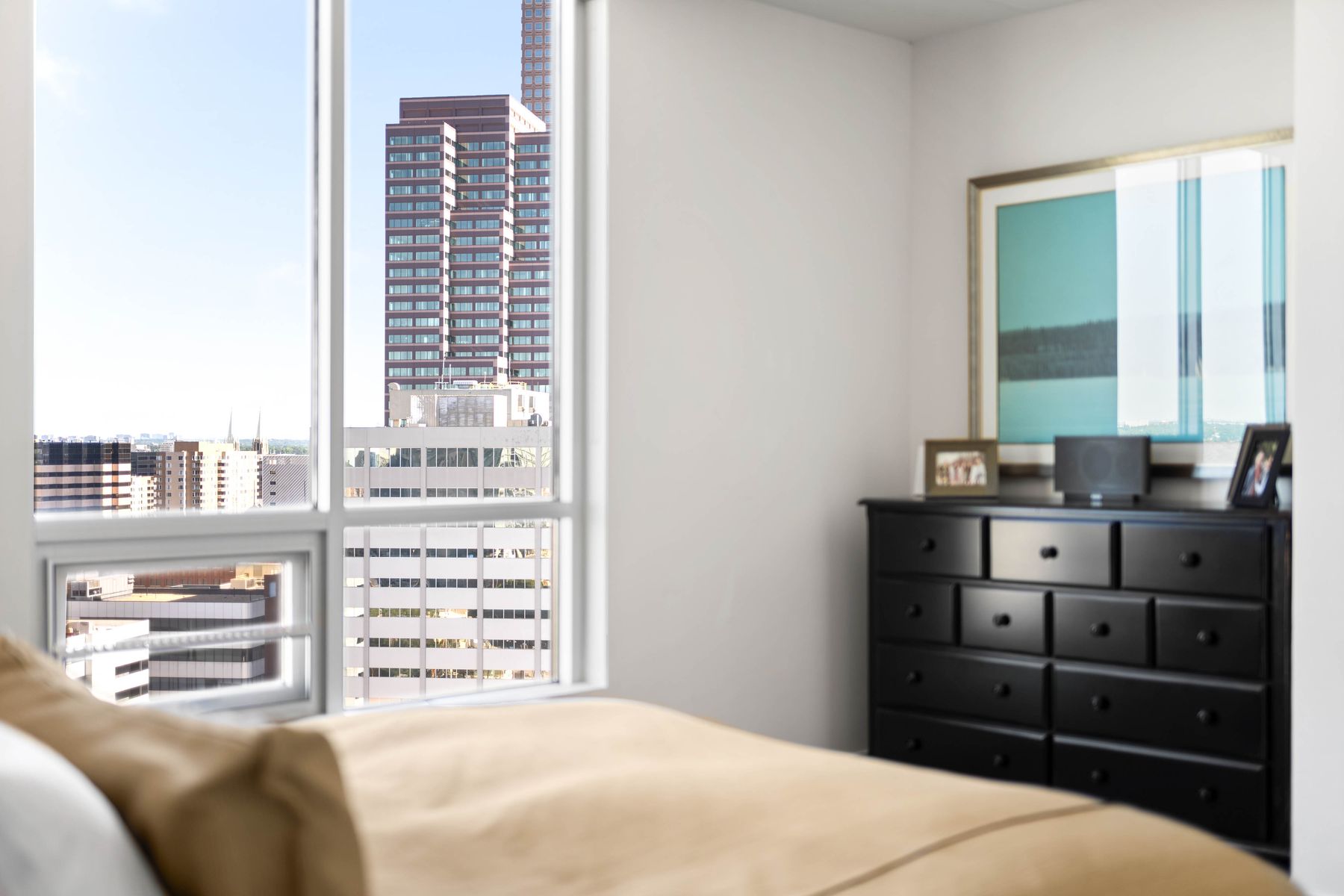  Two Parking Spaces and One of Largest Living/Dining Spaces Downtown - 物件實景