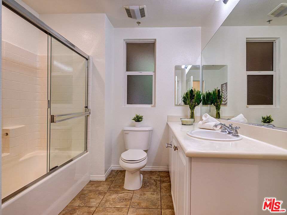 Playa Vista, California, 90094, United States, 2 Bedrooms Bedrooms, ,2 BathroomsBathrooms,Residential,For Sale,1917212