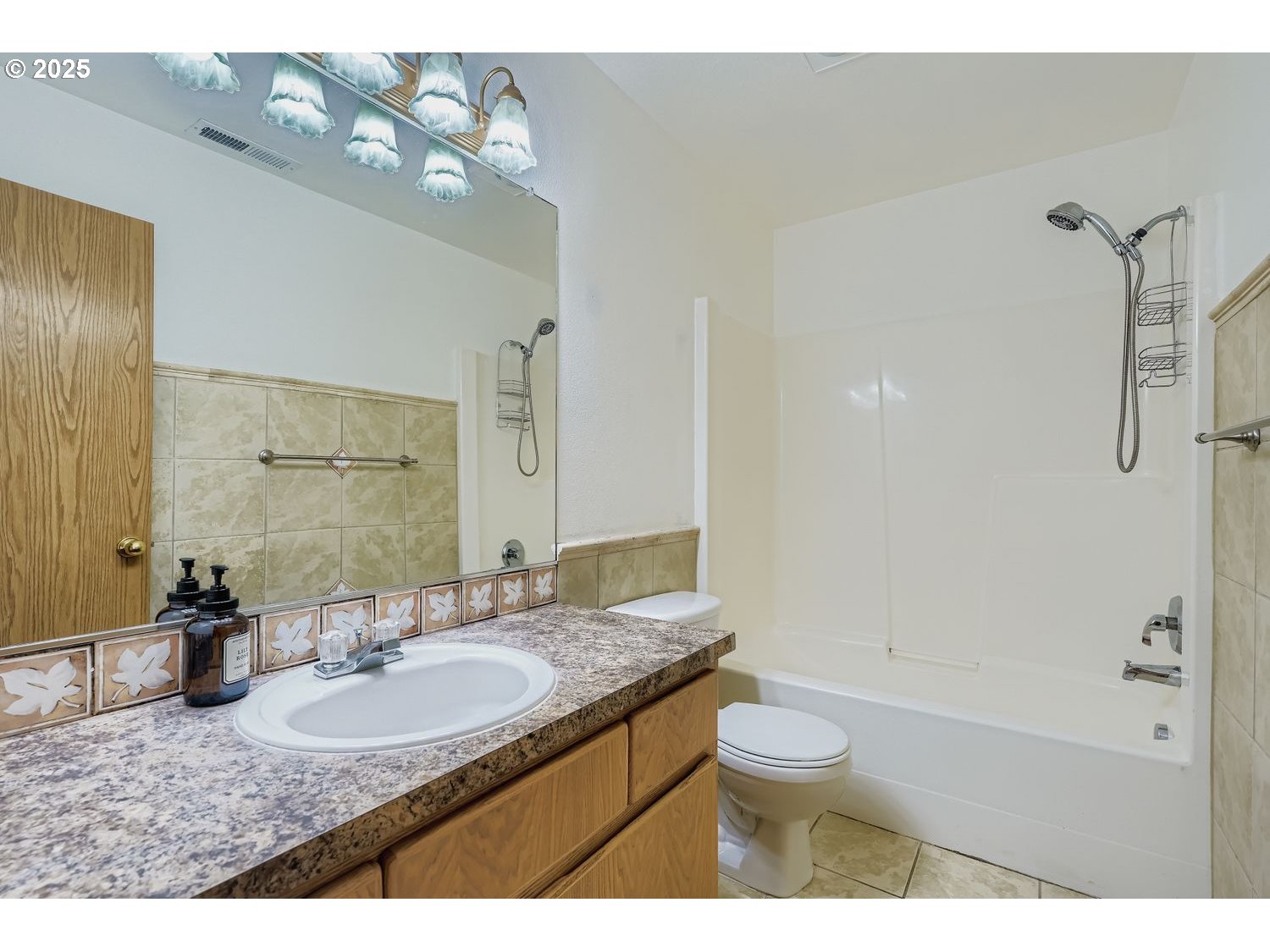 Vancouver, Washington, 98661, United States, 4 Bedrooms Bedrooms, ,2 BathroomsBathrooms,Residential,For Sale,1974526