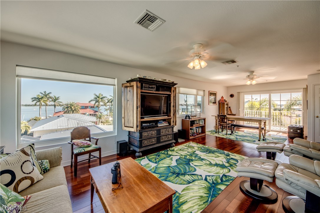 Matlacha, Florida, 33993, United States, 4 Bedrooms Bedrooms, ,3 BathroomsBathrooms,Residential,For Sale,2021819