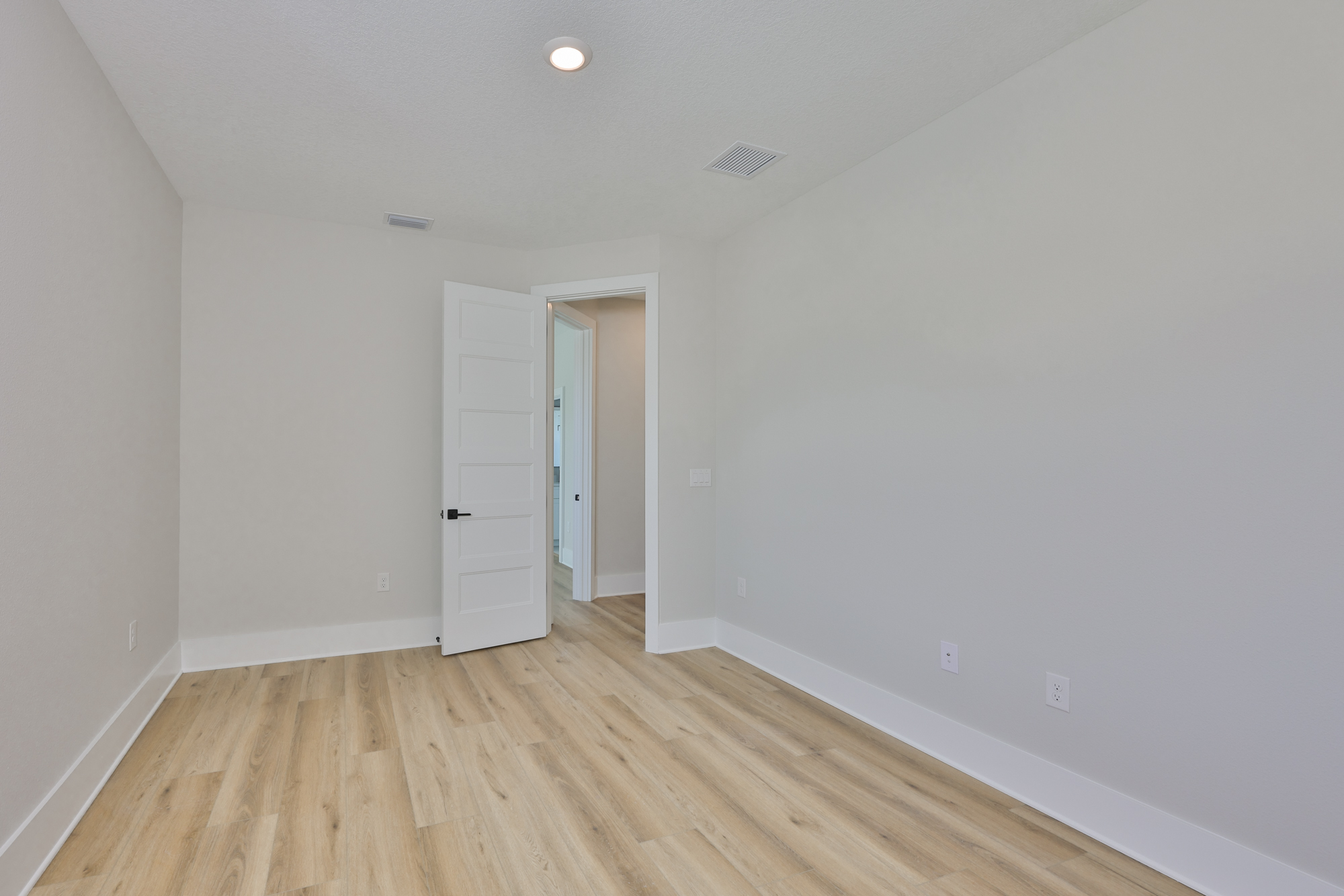 Tampa, Florida, 33611, United States, 5 Bedrooms Bedrooms, ,4 BathroomsBathrooms,Residential,For Sale,1992381