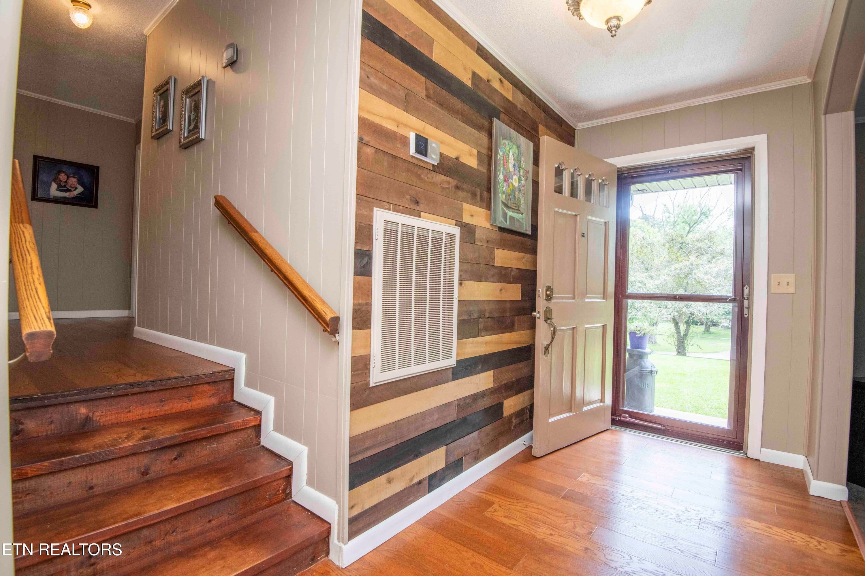 Kingston, Tennessee, 37763, United States, 3 Bedrooms Bedrooms, ,2 BathroomsBathrooms,Residential,For Sale,1882292