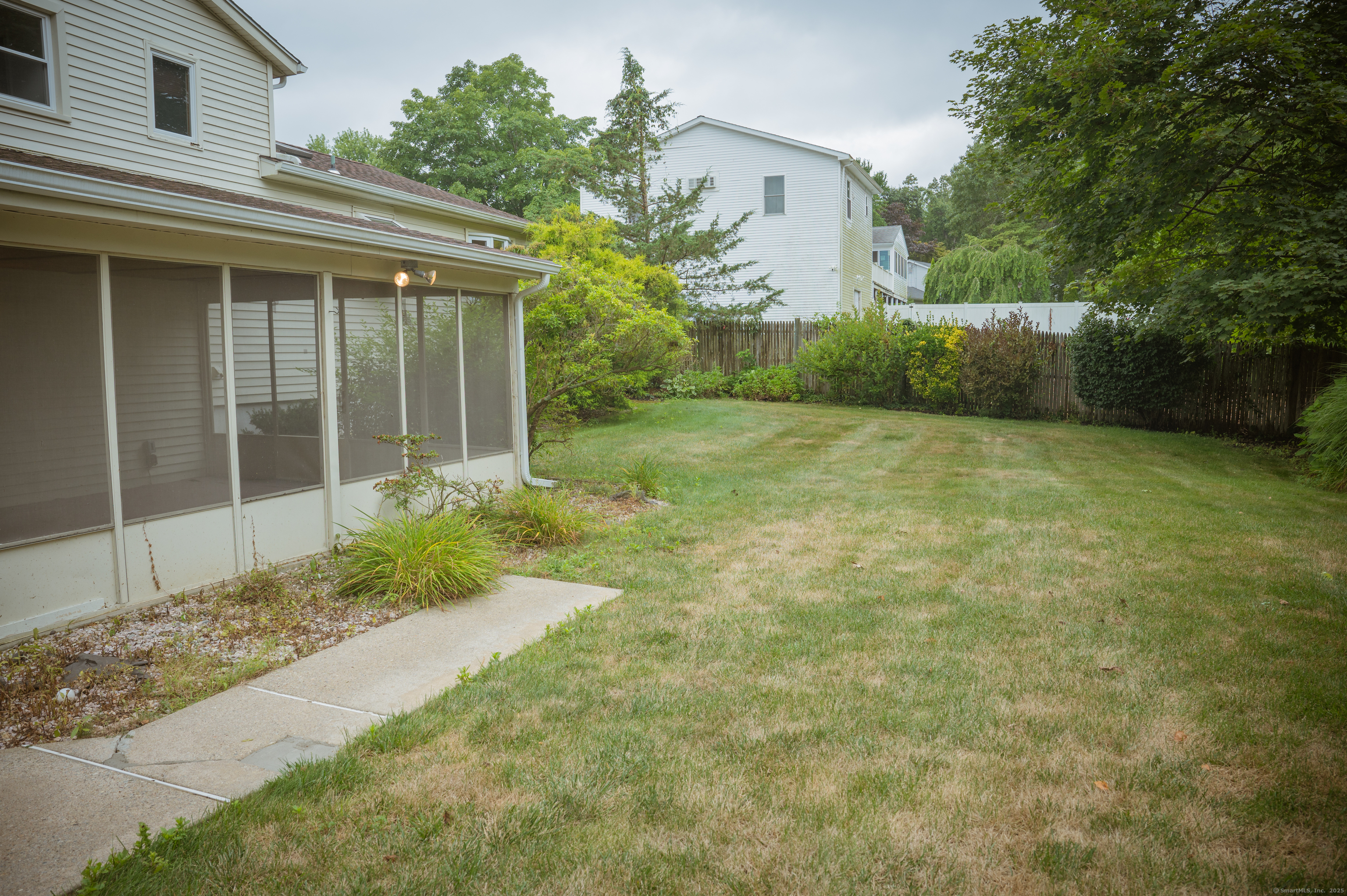 Branford, Connecticut, 06405, United States, 3 Bedrooms Bedrooms, ,2 BathroomsBathrooms,Residential,For Sale,1907106