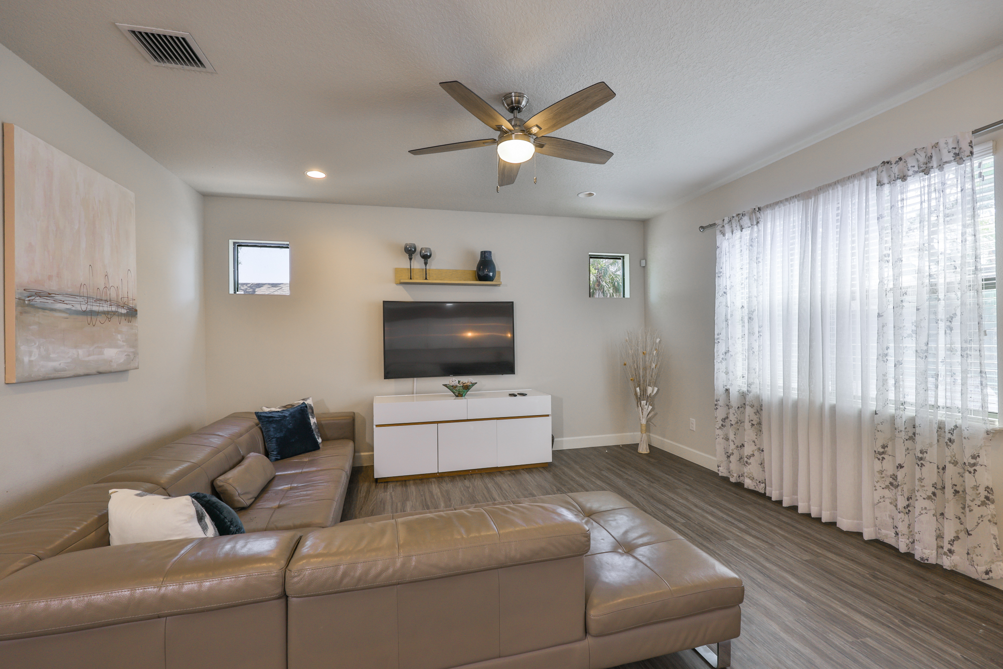 Tampa, Florida, 33616, United States, 4 Bedrooms Bedrooms, ,3 BathroomsBathrooms,Residential,For Sale,1920759