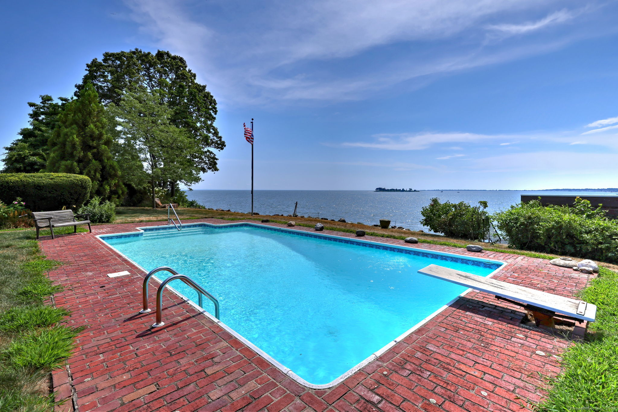 Milford, Connecticut, 06460, United States, 3 Bedrooms Bedrooms, ,2 BathroomsBathrooms,Residential,For Sale,1918107