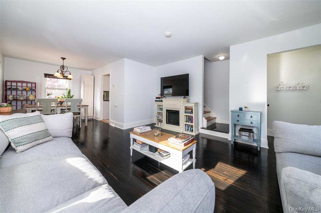 New Rochelle, New York, 10801, United States, 2 Bedrooms Bedrooms, ,1 BathroomBathrooms,Residential,For Sale,1989892