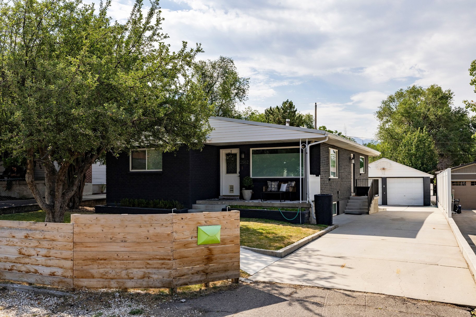  Updated Millcreek Home with Space to Make It Your Own - 物件實景