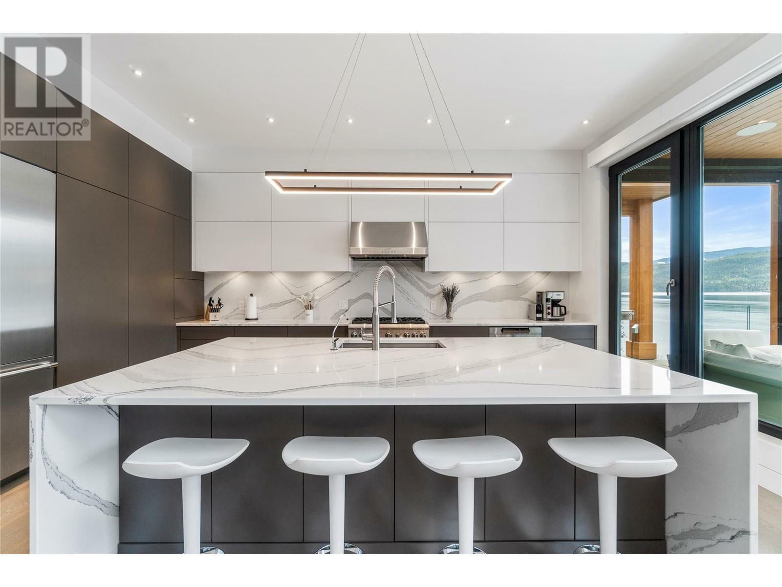 ANGLEMONT, British Columbia, V0E 1M8, CA, 5 Bedrooms Bedrooms, ,3 BathroomsBathrooms,Residential,For Sale,1836909