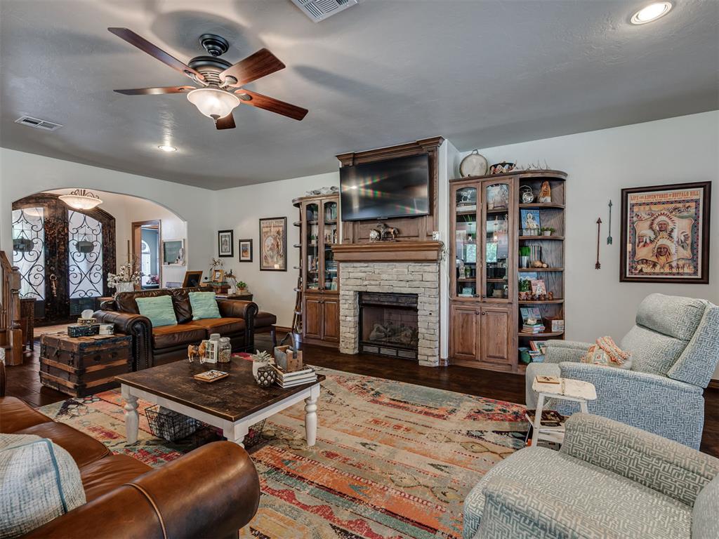 Jones, Oklahoma, 73049, United States, 4 Bedrooms Bedrooms, ,5 BathroomsBathrooms,Residential,For Sale,1987099