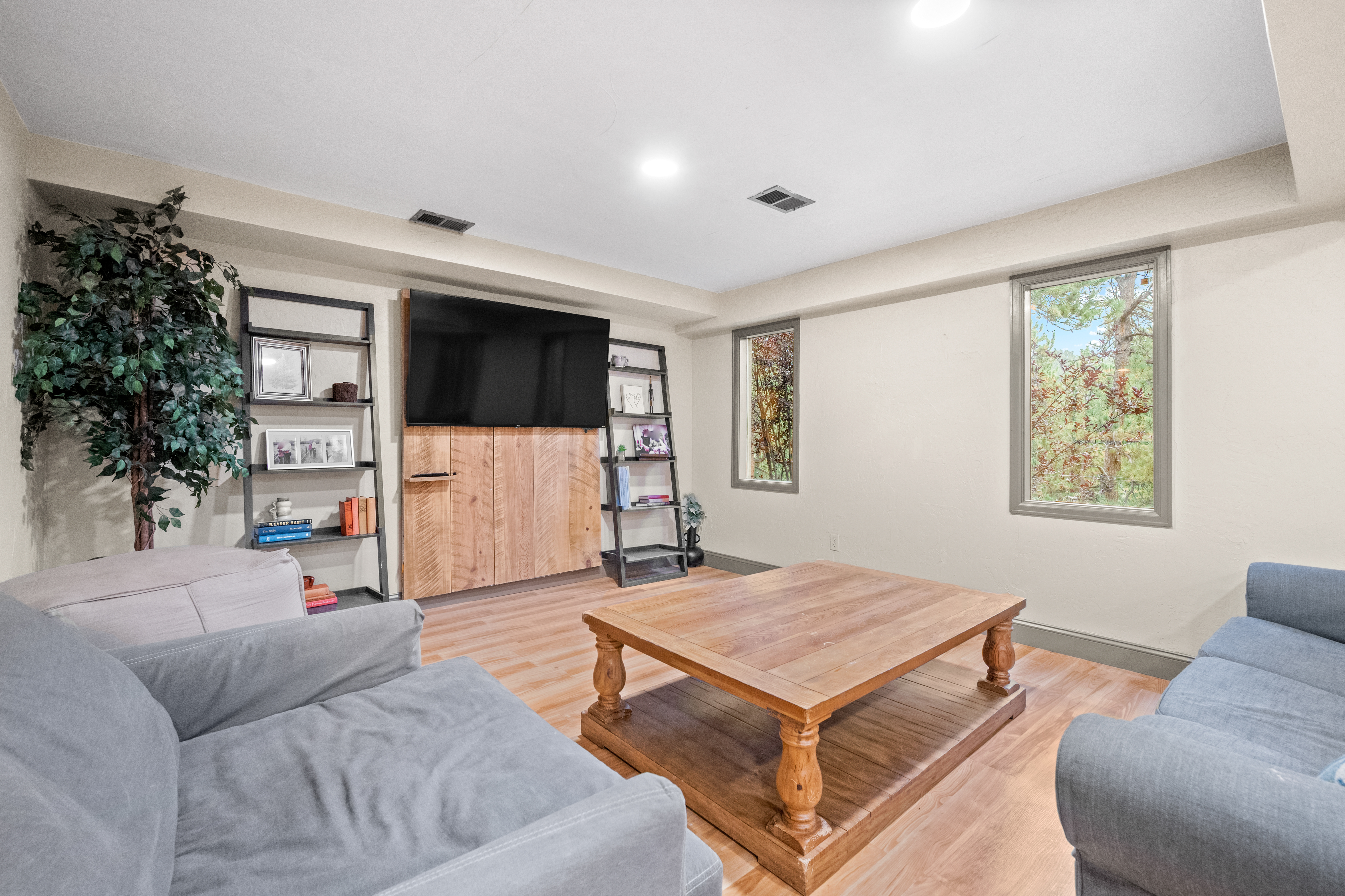  Meticulously Renovated Home in Hiwan with Sophisticated Take on Mountain Living - 物件實景