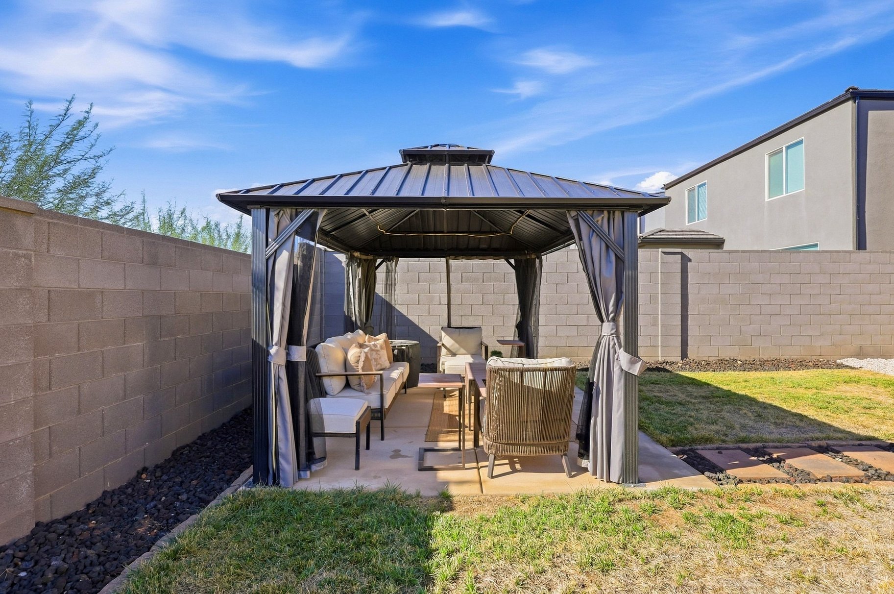  4-Bedroom Long Valley Home with Spacious Yard & Resort Amenities - 物件實景