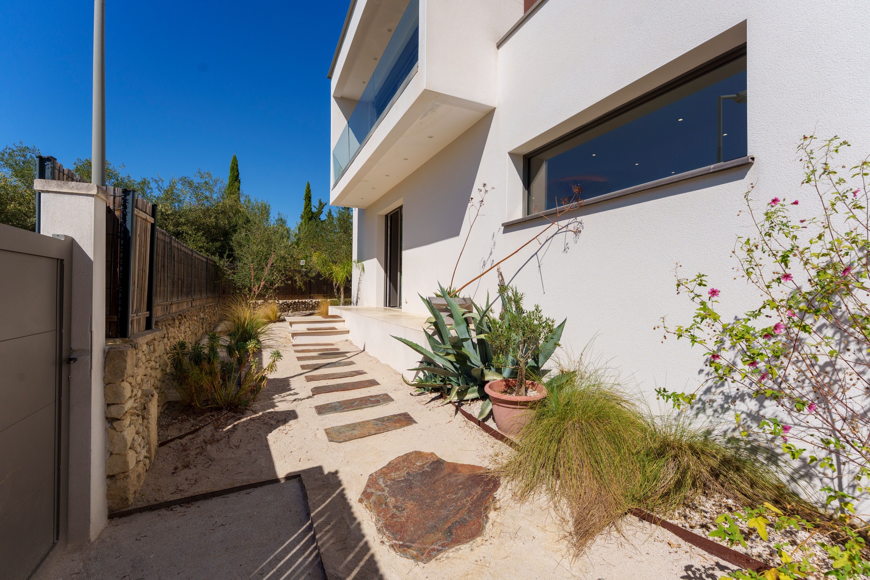  EXCEPTIONAL CONTEMPORARY VILLA — A LIFESTYLE THAT BLENDS INDOOR AND OUTDOOR SPA… - 物件實景