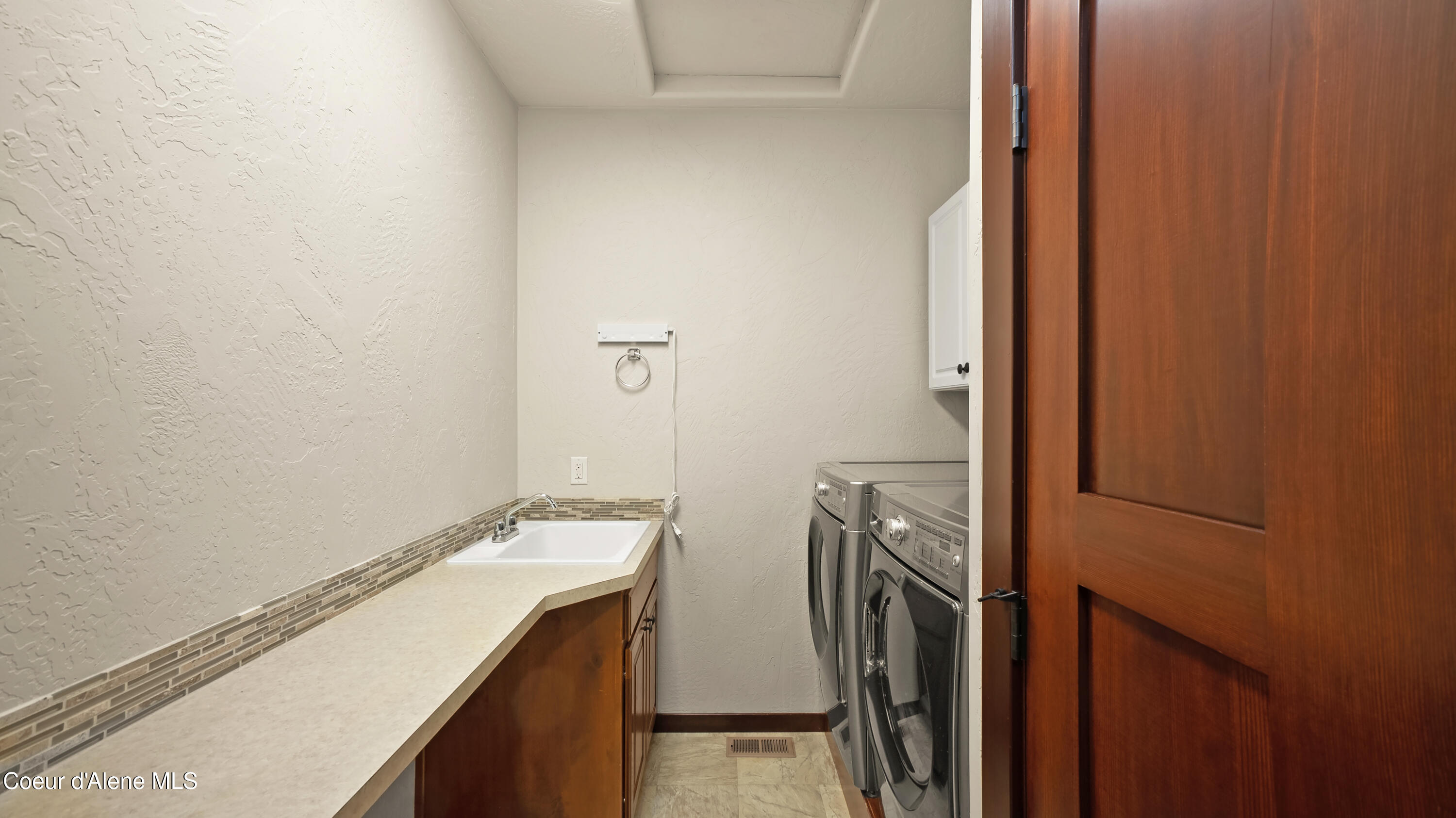 Coeur d'Alene, Idaho, 83814, United States, 3 Bedrooms Bedrooms, ,3 BathroomsBathrooms,Residential,For Sale,1980356